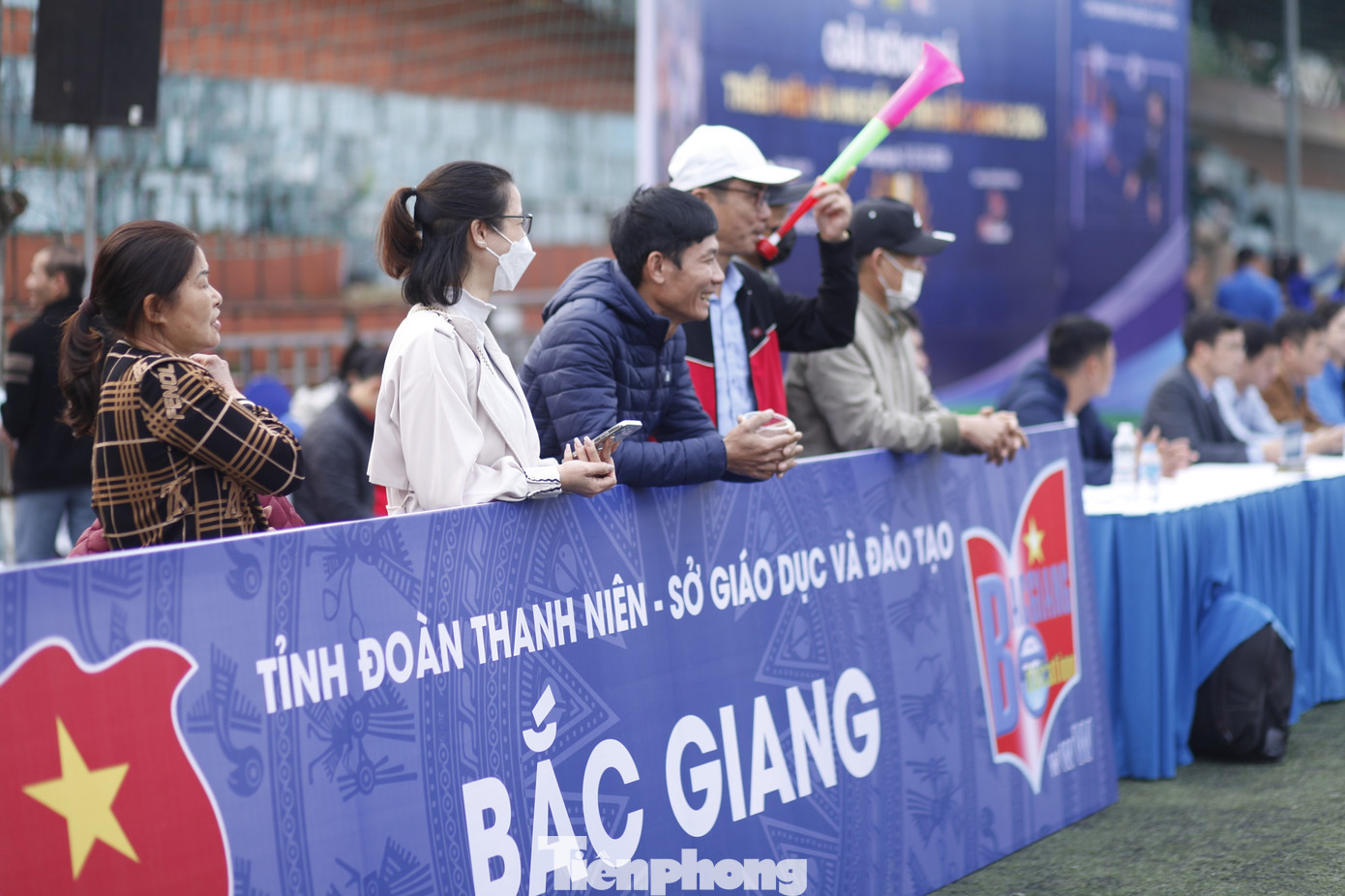 Khán giả theo dõi các trận đấu. Ảnh: Nguyễn Thắng