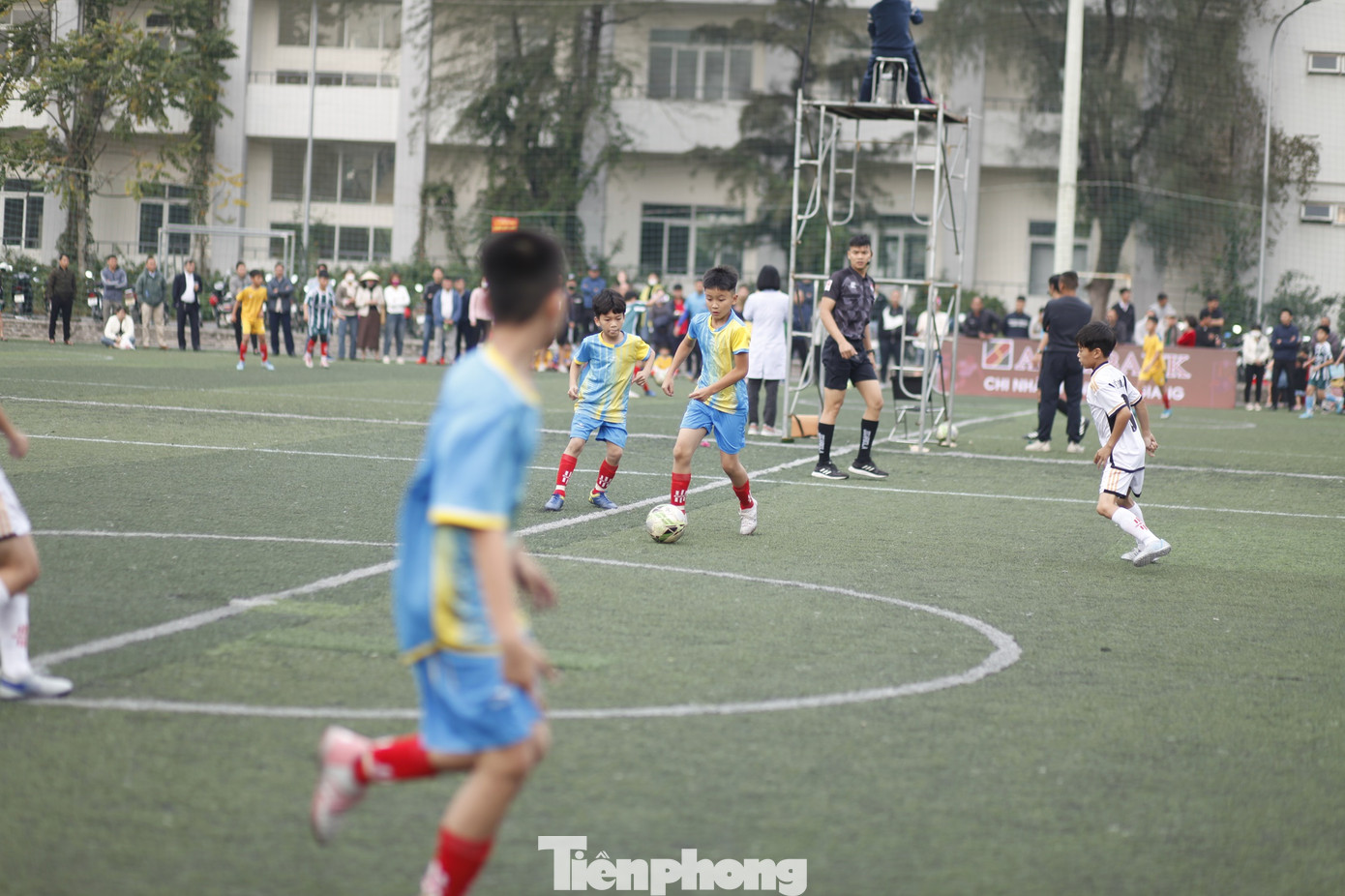 Các em học sinh hào hứng thi đấu. Ảnh: Nguyễn Thắng