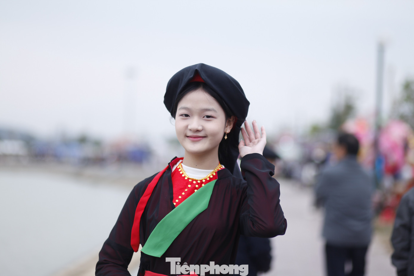 Một chị hai quan họ tại hội Lim. Ảnh: Nguyễn Thắng.