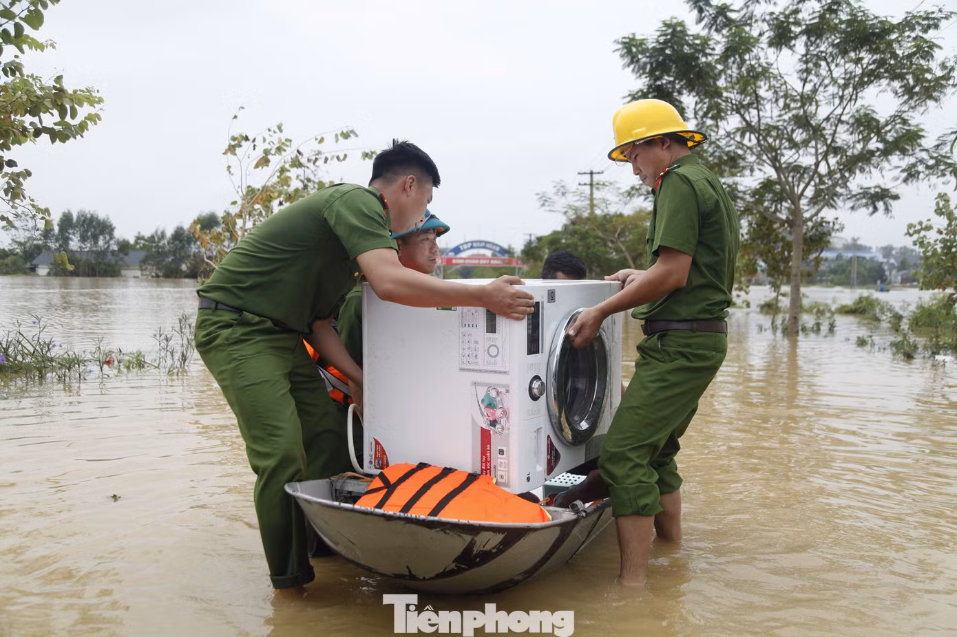 Những thông tin tích cực, nghĩa đồng bào cao đẹp cần được lan tỏa. Ảnh: Nguyễn Thắng.