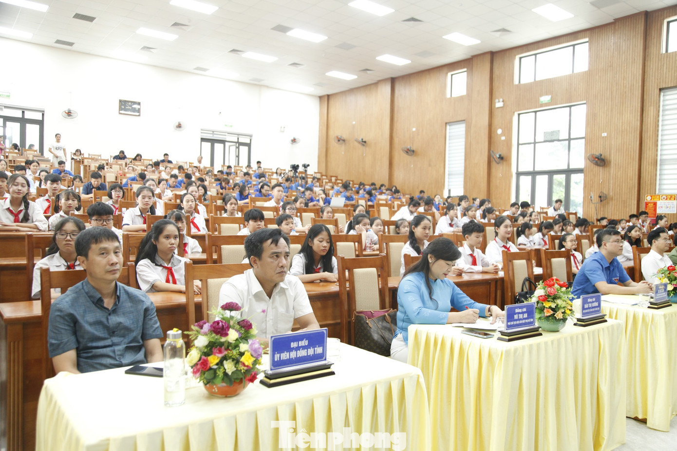 Chương trình thu hút đông đảo học sinh tham gia. Ảnh: Nguyễn Thắng