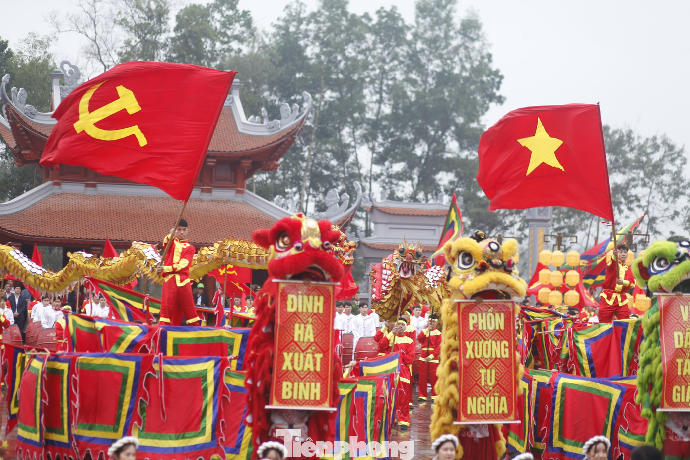 Biểu diễn văn nghệ tại lễ hội. Ảnh: Nguyễn Thắng Biểu diễn văn nghệ tại lễ hội. Ảnh: Nguyễn Thắng