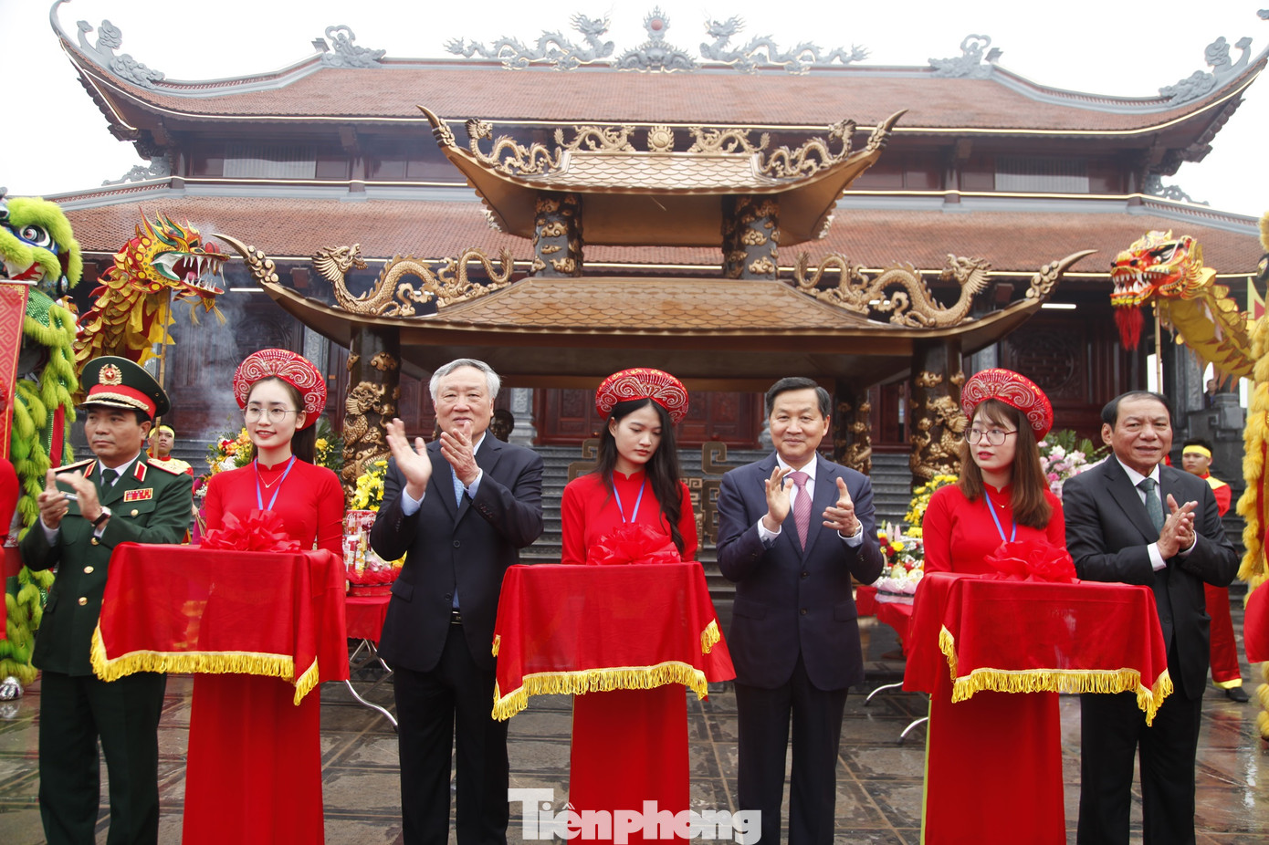 Ủy viên Bộ Chính trị, Bí thư Trung ương Đảng, Chánh án Tòa án Nhân dân Tối cao Nguyễn Hòa Bình; Bí thư Trung ương Đảng, Phó Thủ tướng Chính phủ Lê Minh Khái dự Lễ hội kỷ niệm 140 năm khởi nghĩa Yên Thế. Ảnh: Nguyễn Thắng Ủy viên Bộ Chính trị, Bí thư Trung ương Đảng, Chánh án Tòa án Nhân dân Tối cao Nguyễn Hòa Bình; Bí thư Trung ương Đảng, Phó Thủ tướng Chính phủ Lê Minh Khái dự Lễ hội kỷ niệm 140 năm khởi nghĩa Yên Thế. Ảnh: Nguyễn Thắng