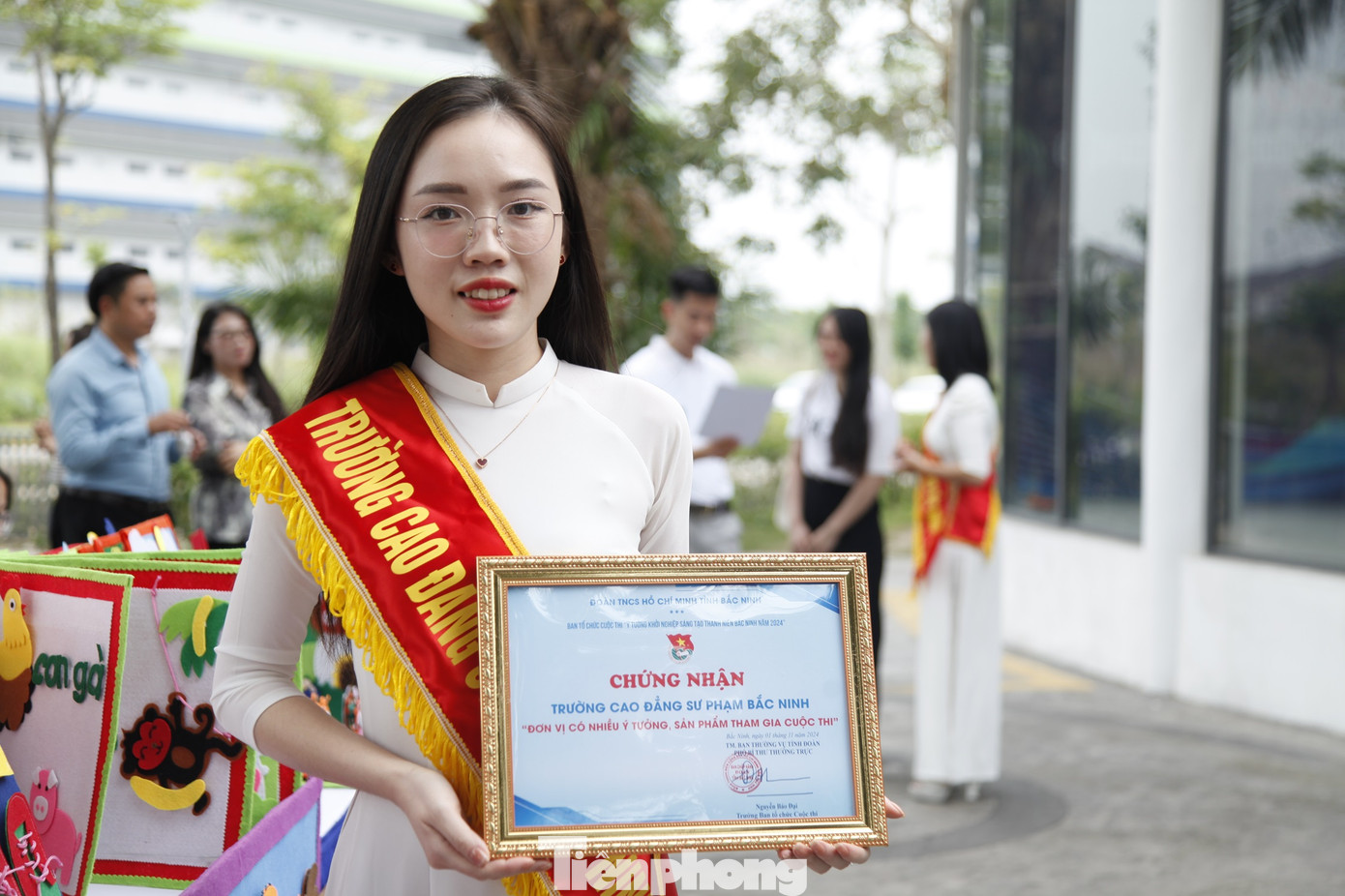 Một thí sinh vui mừng khi đạt giải cuộc thi ý tưởng khởi nghiệp của Tỉnh Đoàn Bắc Ninh. Ảnh: Nguyễn Thắng Một thí sinh vui mừng khi đạt giải cuộc thi ý tưởng khởi nghiệp của Tỉnh Đoàn Bắc Ninh. Ảnh: Nguyễn Thắng