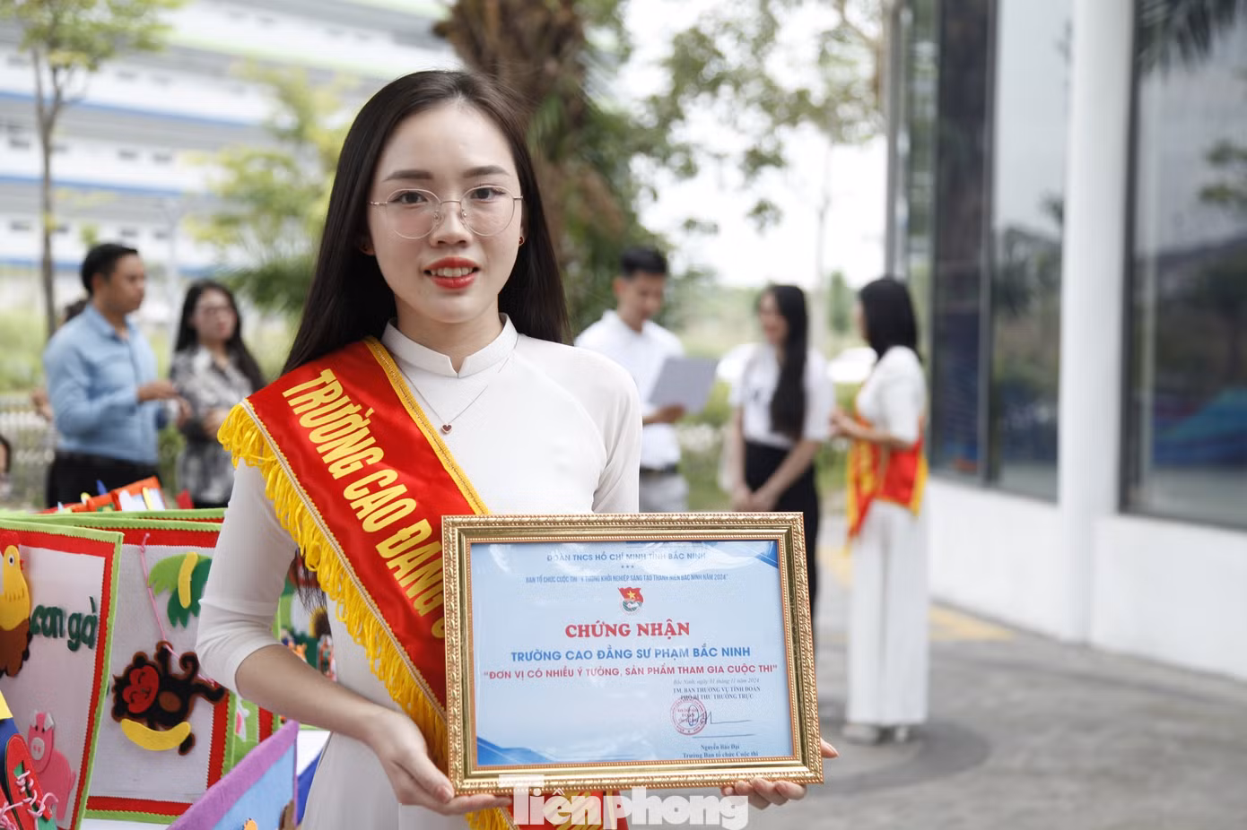Một thí sinh vui mừng khi đạt giải cuộc thi ý tưởng khởi nghiệp của Tỉnh Đoàn Bắc Ninh. Ảnh: Nguyễn Thắng Một thí sinh vui mừng khi đạt giải cuộc thi ý tưởng khởi nghiệp của Tỉnh Đoàn Bắc Ninh. Ảnh: Nguyễn Thắng