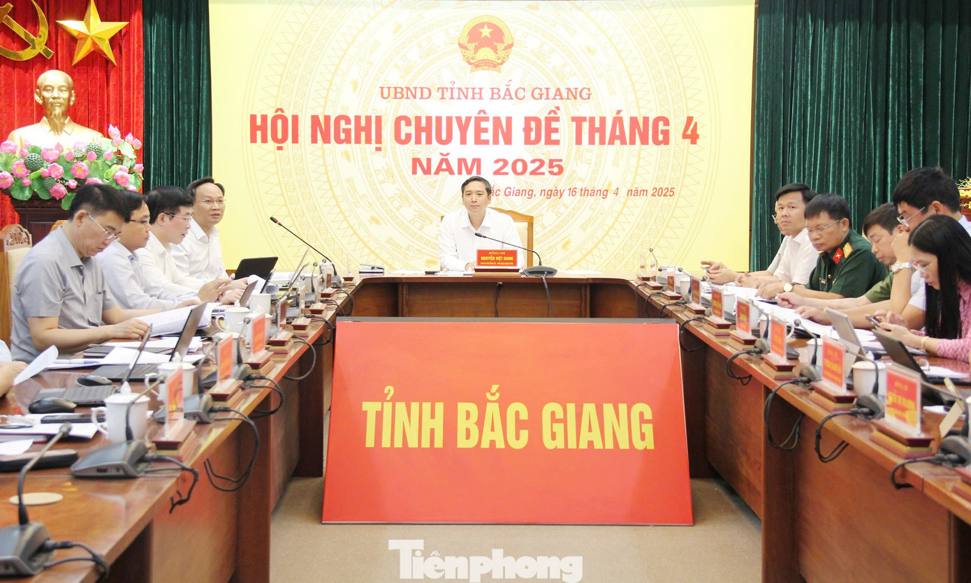 UBND tỉnh Bắc Giang họp chuyên đề tháng tháng 4. Ảnh: Nguyễn Thắng