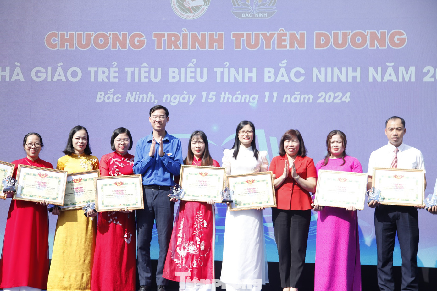 Tỉnh Đoàn Bắc Ninh tuyên dương nhà giáo trẻ tiêu biểu. Ảnh: Nguyễn Thắng Tỉnh Đoàn Bắc Ninh tuyên dương nhà giáo trẻ tiêu biểu. Ảnh: Nguyễn Thắng