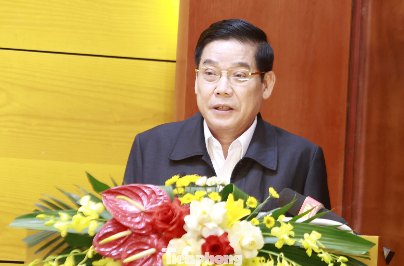 Bí thư Tỉnh ủy Bắc Giang Nguyễn Văn Gấu phát biểu tại buổi gặp mặt.