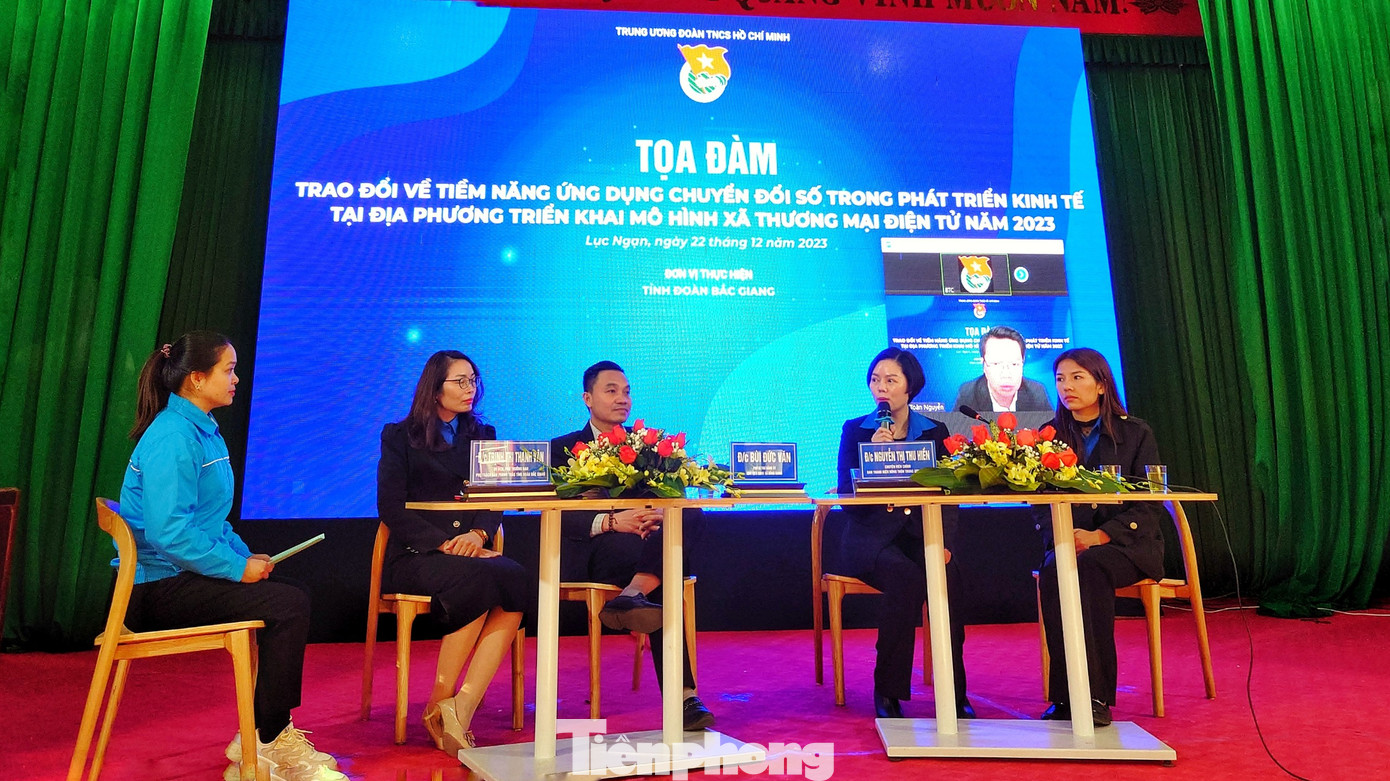 Các đại biểu tham dự tọa đàm.