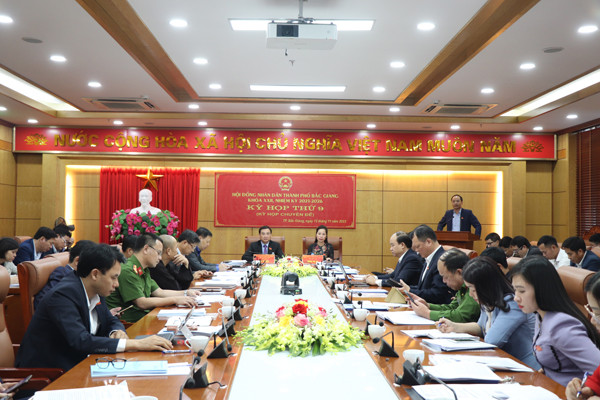 HĐND thành phố Bắc Giang họp lấy phiếu tín nhiệm 21 cán bộ.