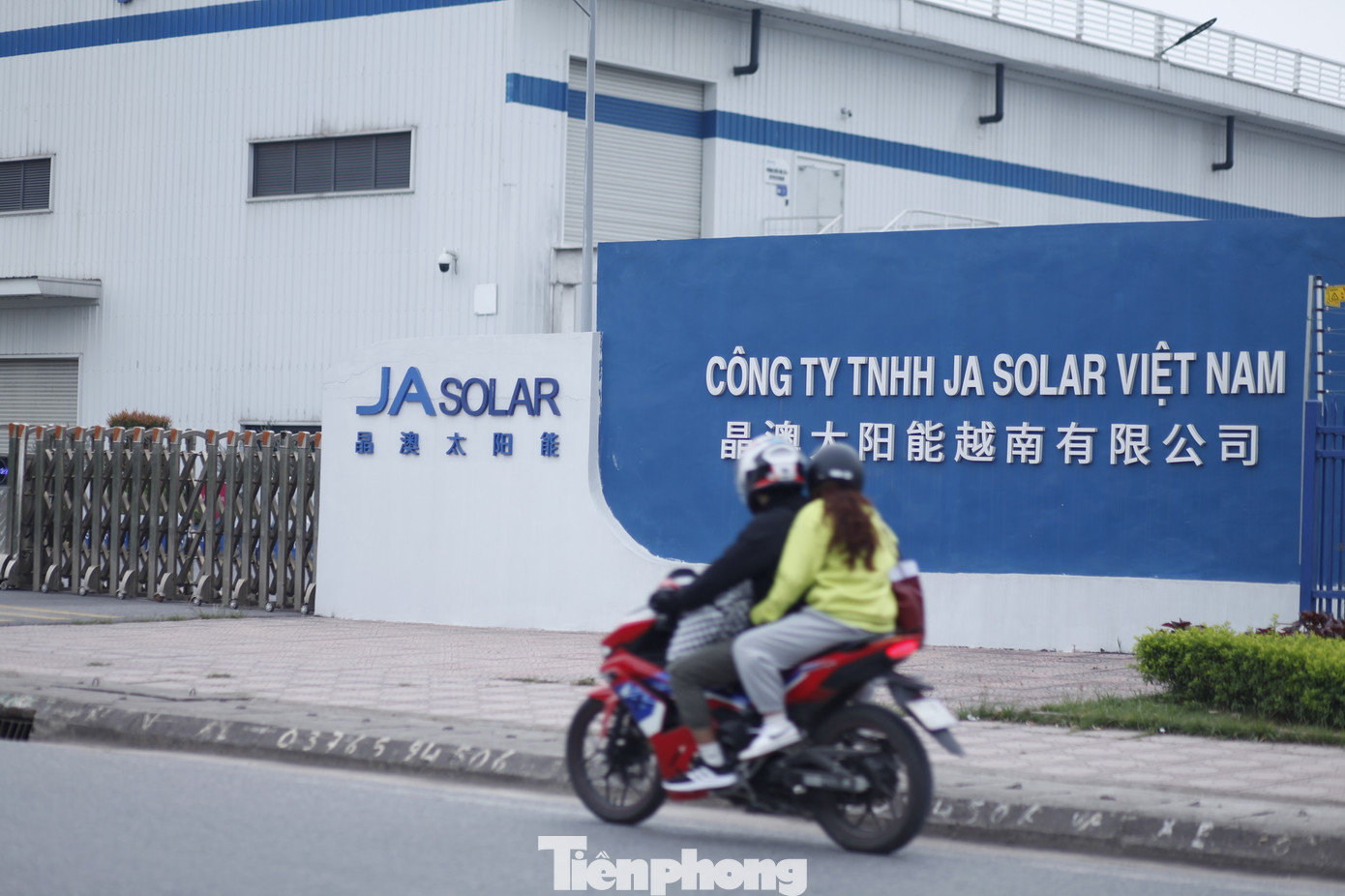 Nhà đầu tư JA Solar Investment (Trung Quốc) đầu tư dự án lớn tại tỉnh Bắc Giang. Ảnh: Nguyễn Thắng.