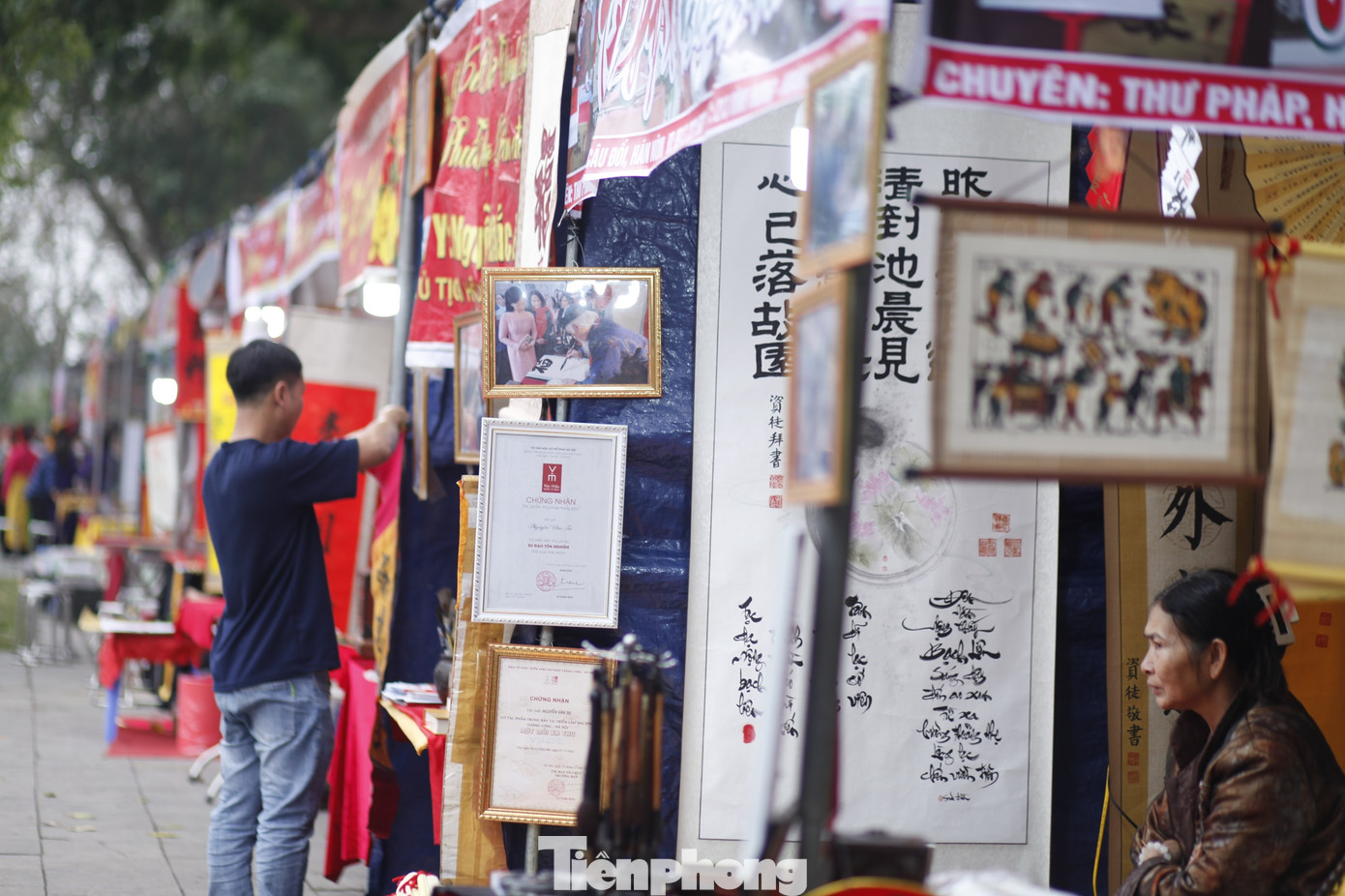 Các gian viết thư pháp tại hội Lim. Ảnh: Nguyễn Thắng.