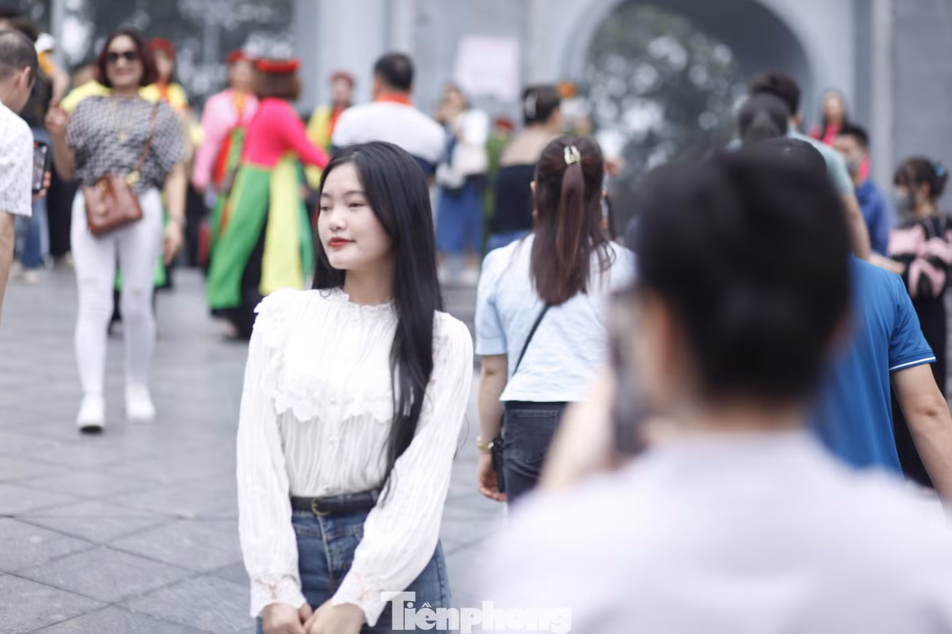 Du khách thích thú chụp ảnh lưu niệm tại hội Lim. Ảnh: Nguyễn Thắng Du khách thích thú chụp ảnh lưu niệm tại hội Lim. Ảnh: Nguyễn Thắng