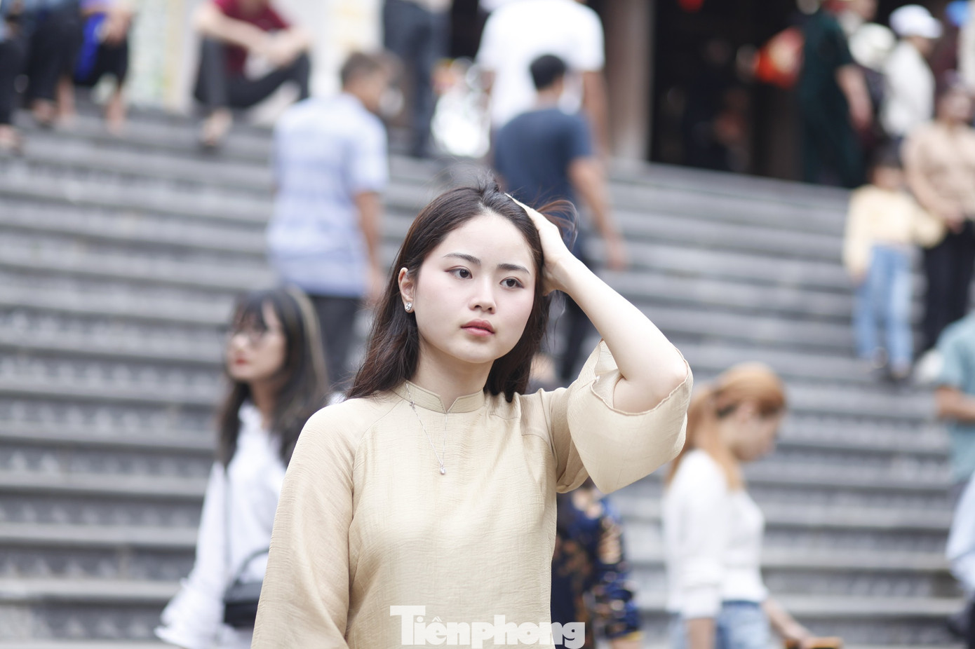 Du khách đến trẩy hội Lim.