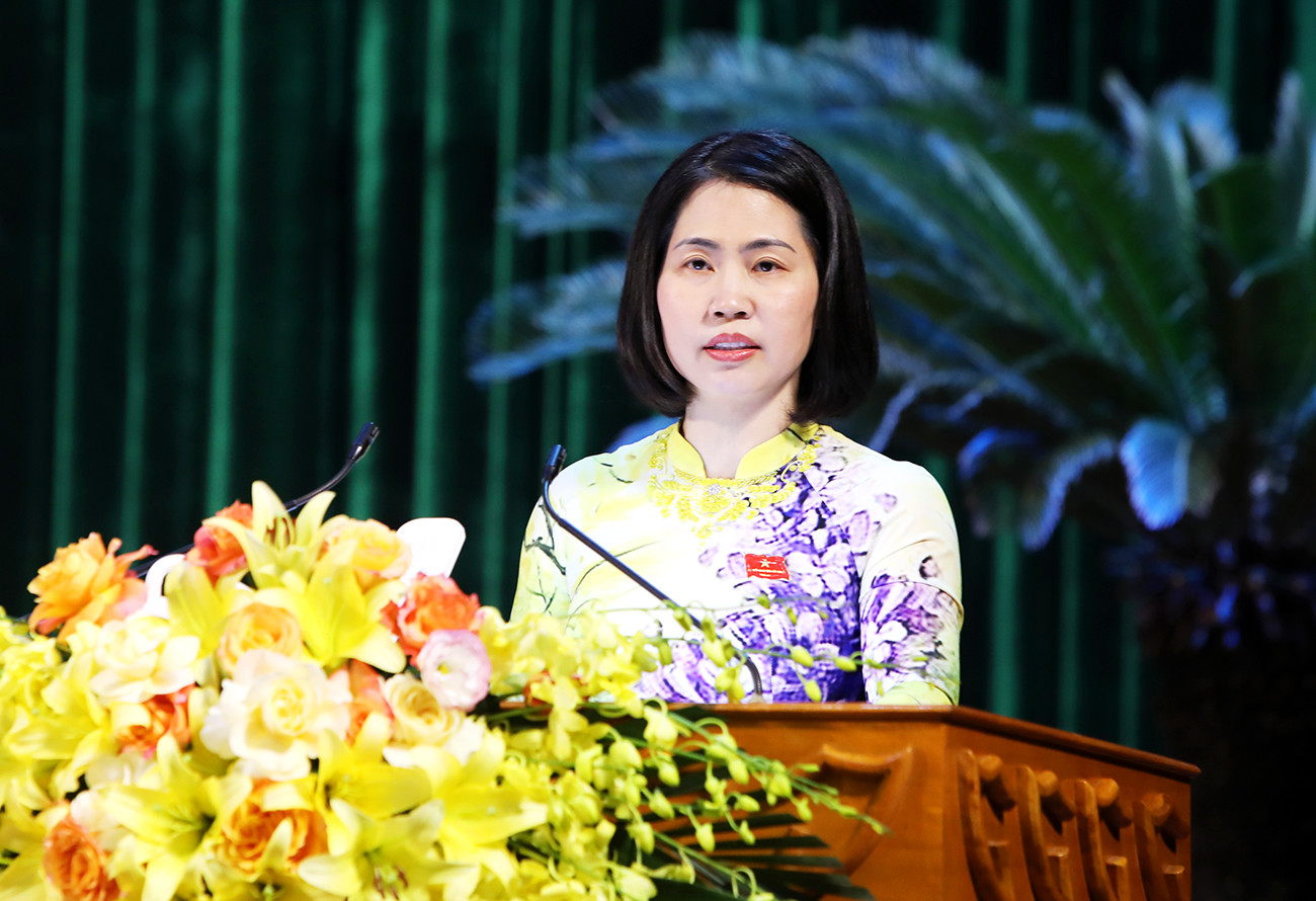 Bà Bùi Thị Thu Thủy - Giám đốc Sở Kế hoạch và Đầu tư tỉnh Bắc Giang trả lời chất vấn. Bà Bùi Thị Thu Thủy - Giám đốc Sở Kế hoạch và Đầu tư tỉnh Bắc Giang trả lời chất vấn.