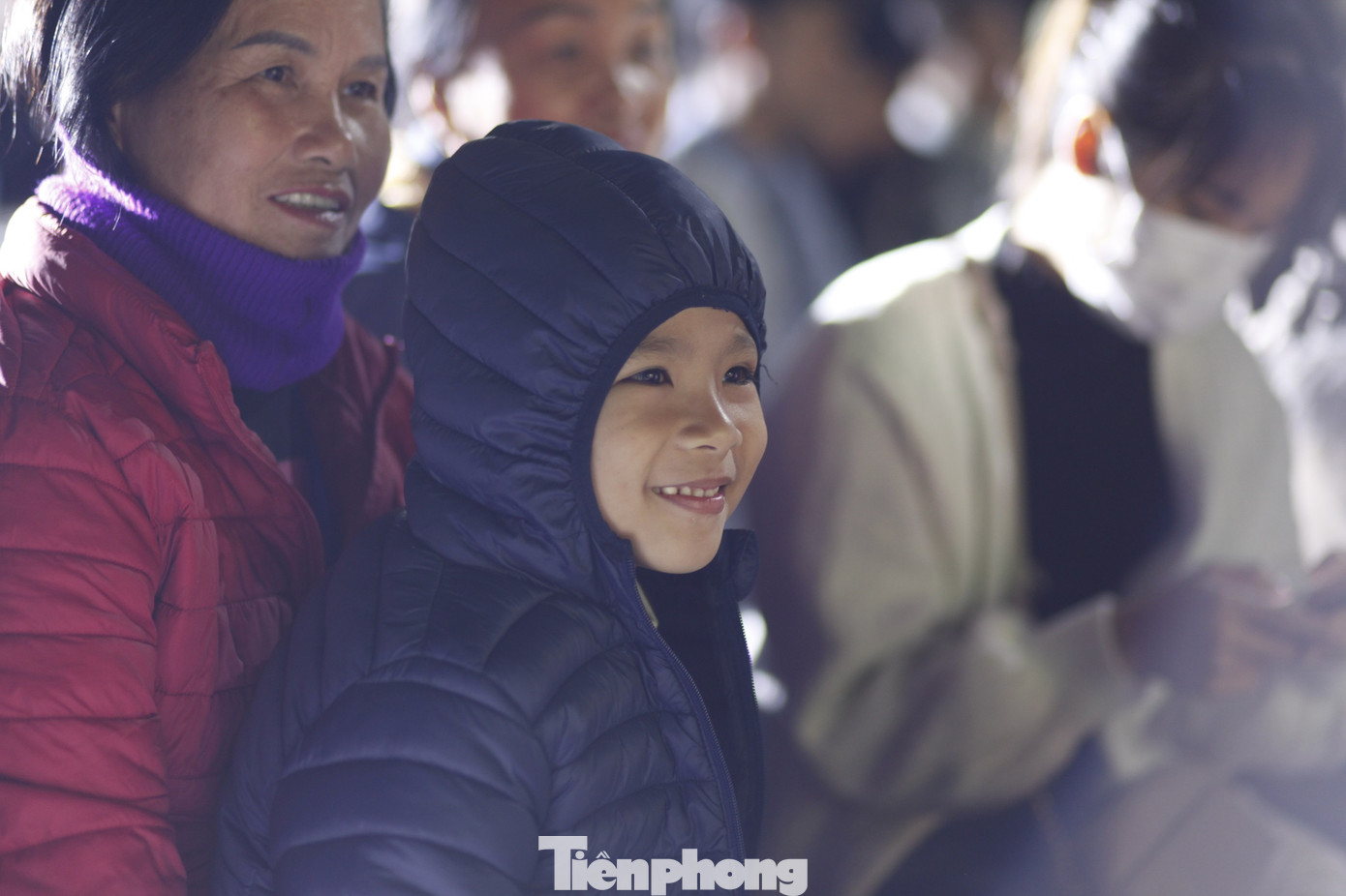 Một bệnh nhân nhỏ tuổi cũng thích thú khi xem các tiết mục văn nghệ tại chương trình. Ảnh: Nguyễn Thắng Một bệnh nhân nhỏ tuổi cũng thích thú khi xem các tiết mục văn nghệ tại chương trình. Ảnh: Nguyễn Thắng