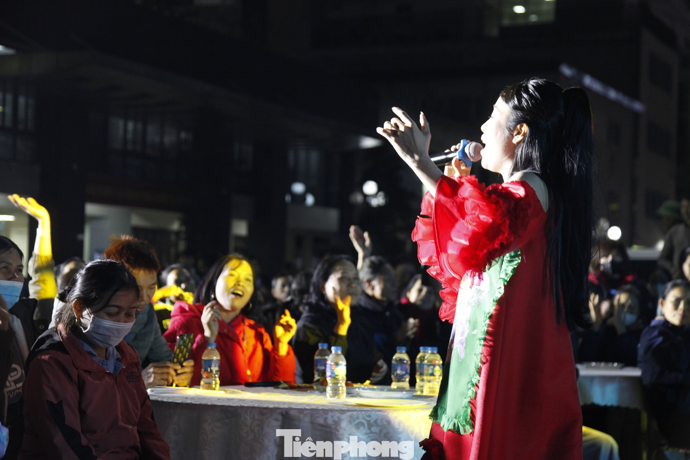 Một tiết mục văn nghệ mang lại niềm vui cho nhiều bệnh nhân. Ảnh: Nguyễn Thắng Một tiết mục văn nghệ mang lại niềm vui cho nhiều bệnh nhân. Ảnh: Nguyễn Thắng