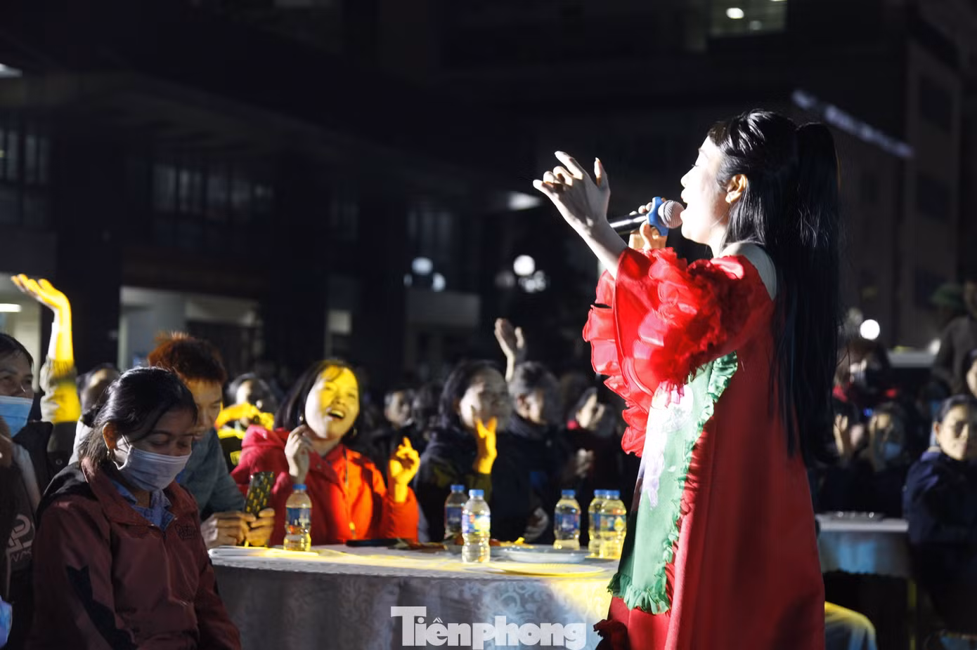 Một tiết mục văn nghệ mang lại niềm vui cho nhiều bệnh nhân. Ảnh: Nguyễn Thắng