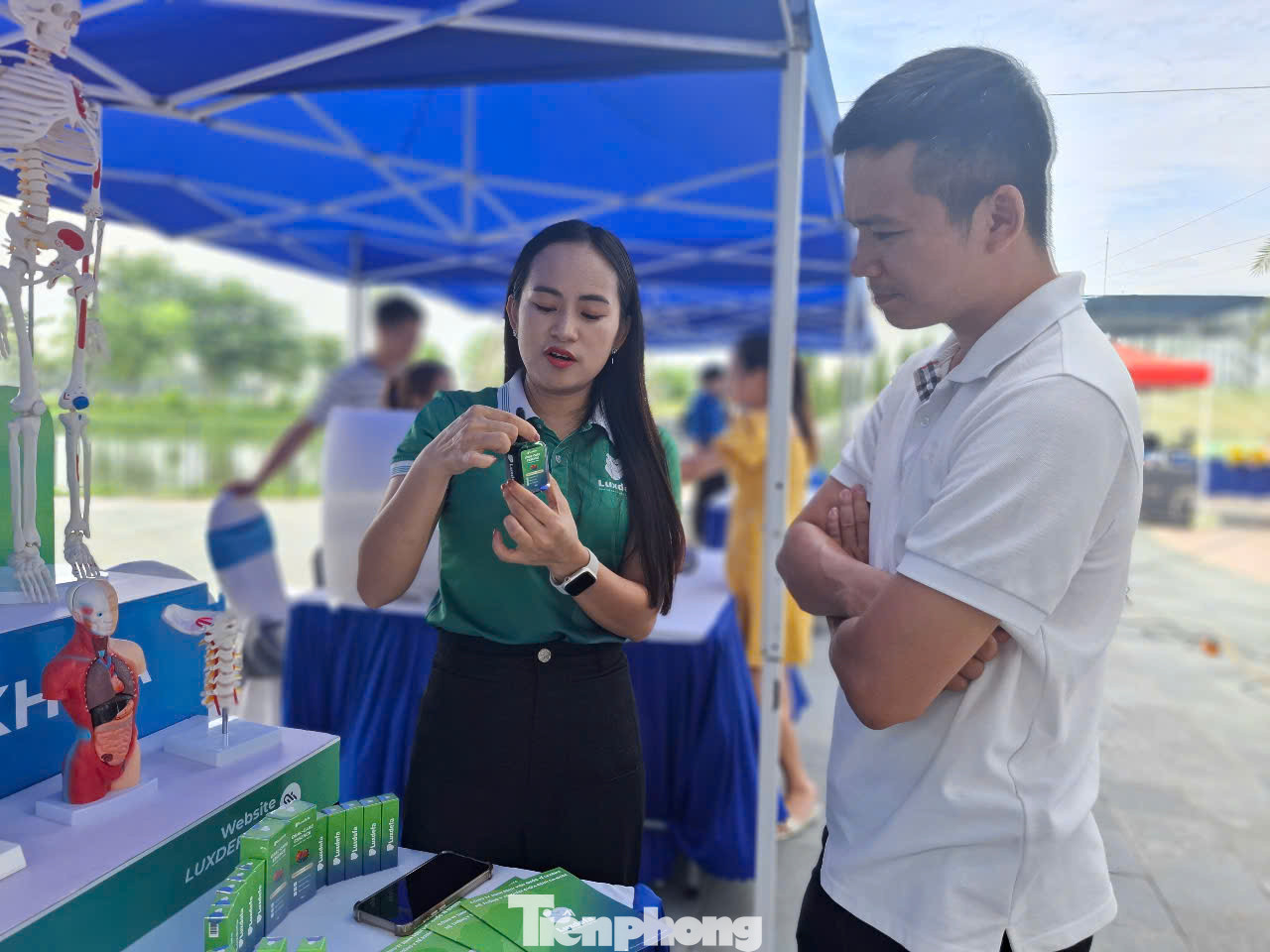 Một doanh nghiệp trình bày dự án khởi nghiệp sáng tạo. Ảnh: Nguyễn Thắng