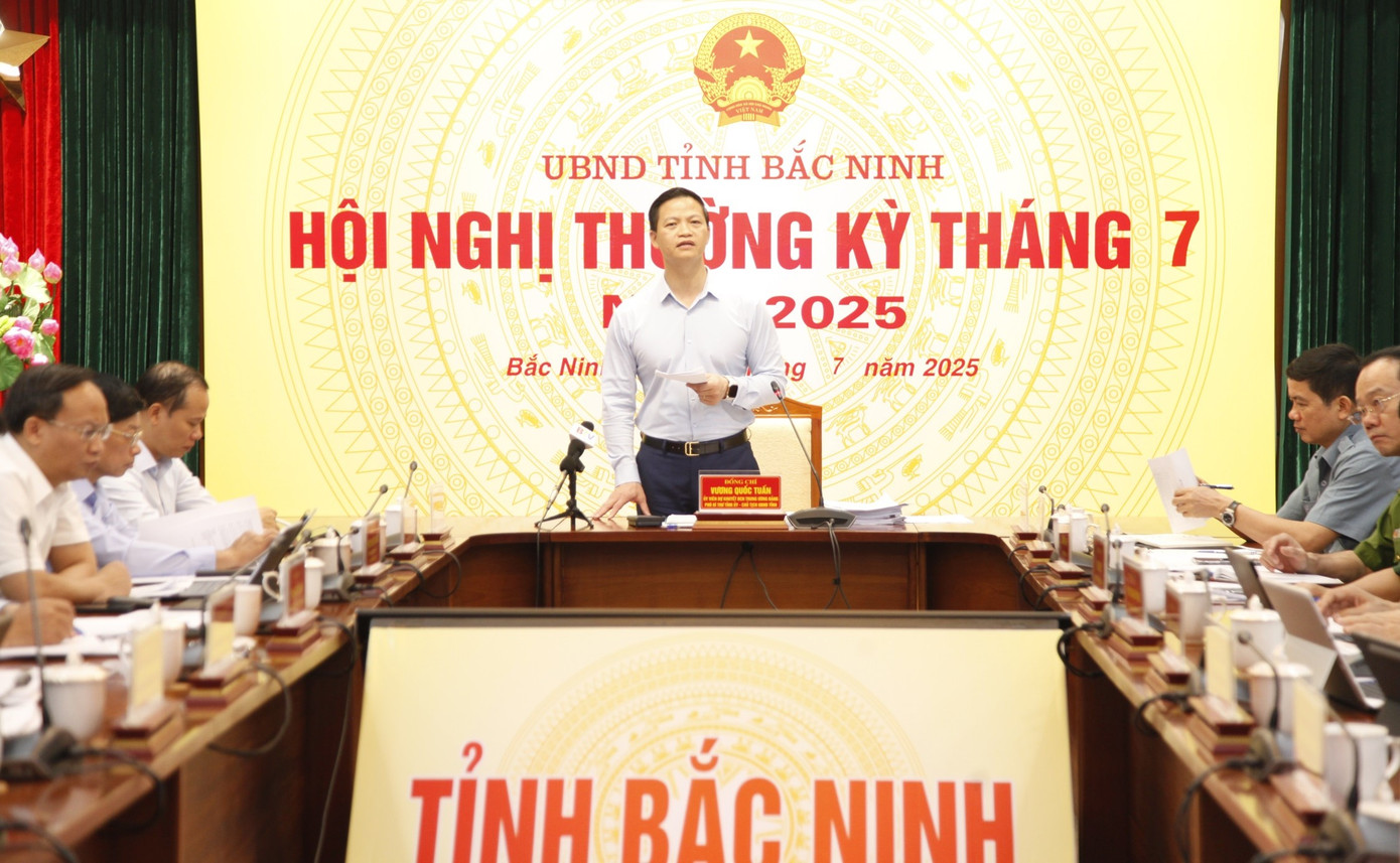 Chủ tịch tỉnh UBND tỉnh Bắc Ninh Vương Quốc Tuấn thông tin về dự án sân bay Gia Bình. Ảnh: Nguyễn Thắng