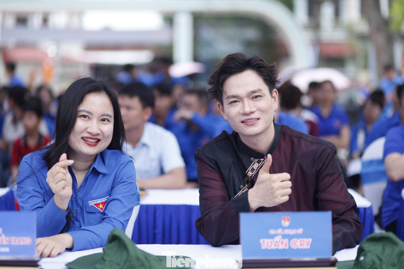 Nhạc sỹ, ca sỹ Tuấn Cry và Phó Bí thư Tỉnh Đoàn Bắc Ninh Nguyễn Thị Huyền Trang tại chương trình. Ảnh: Nguyễn Thắng