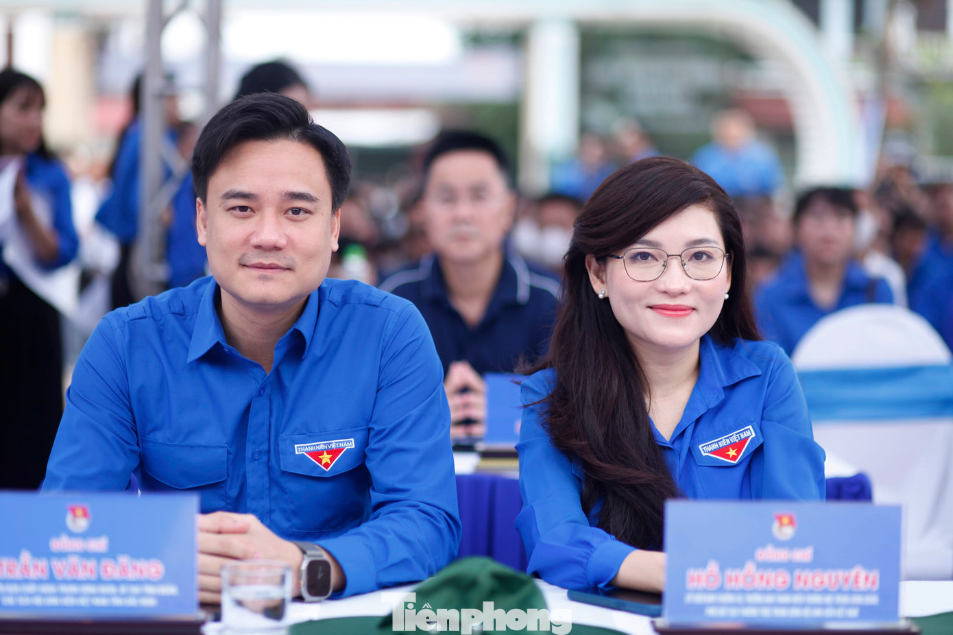 Bí thư Tỉnh Đoàn Bắc Ninh Trần Văn Đăng và chị Hồ Hồng Nguyên - Trưởng Ban Thanh niên trường học Trung ương Đoàn, Phó Chủ tịch Thường trực Trung ương Hội Sinh viên Việt Nam dự chương trình. Ảnh: Nguyễn Thắng