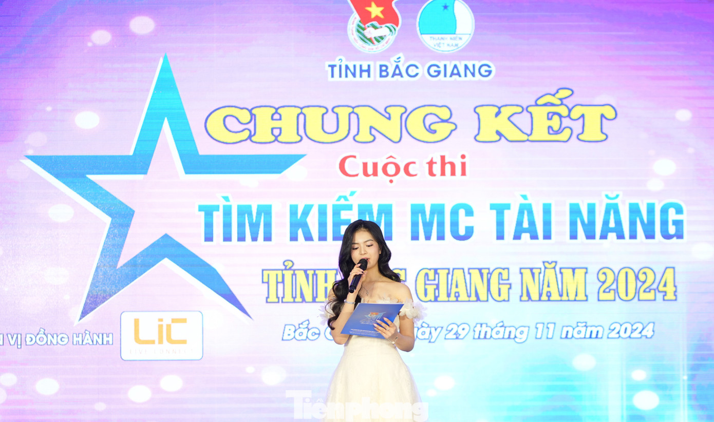 Một thí sinh tham gia cuộc thi. Một thí sinh tham gia cuộc thi.