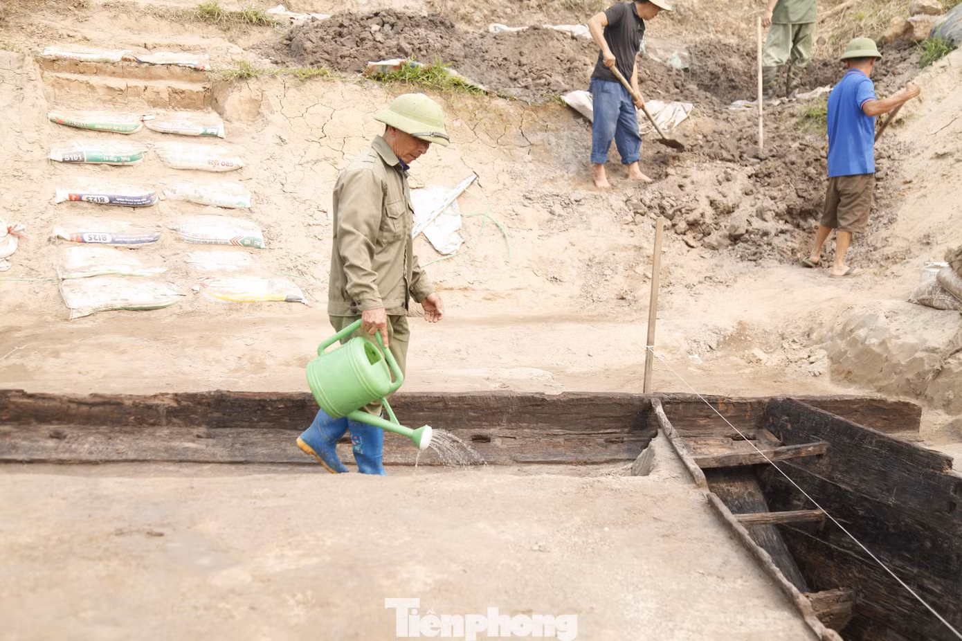 Sau khi kết thúc khai quật, chậm nhất một tháng, Sở Văn hóa, Thể thao và Du lịch tỉnh Bắc Ninh và Viện Khảo cổ học phải có báo cáo sơ bộ. Ảnh: Nguyễn Thắng.