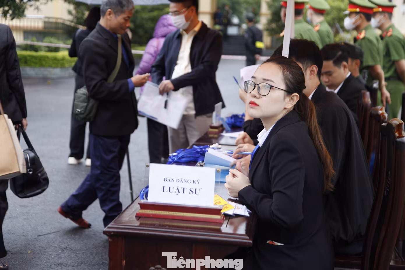 Khu vực luật sư đăng ký tham dự phiên tòa. Ảnh: Nguyễn Thắng