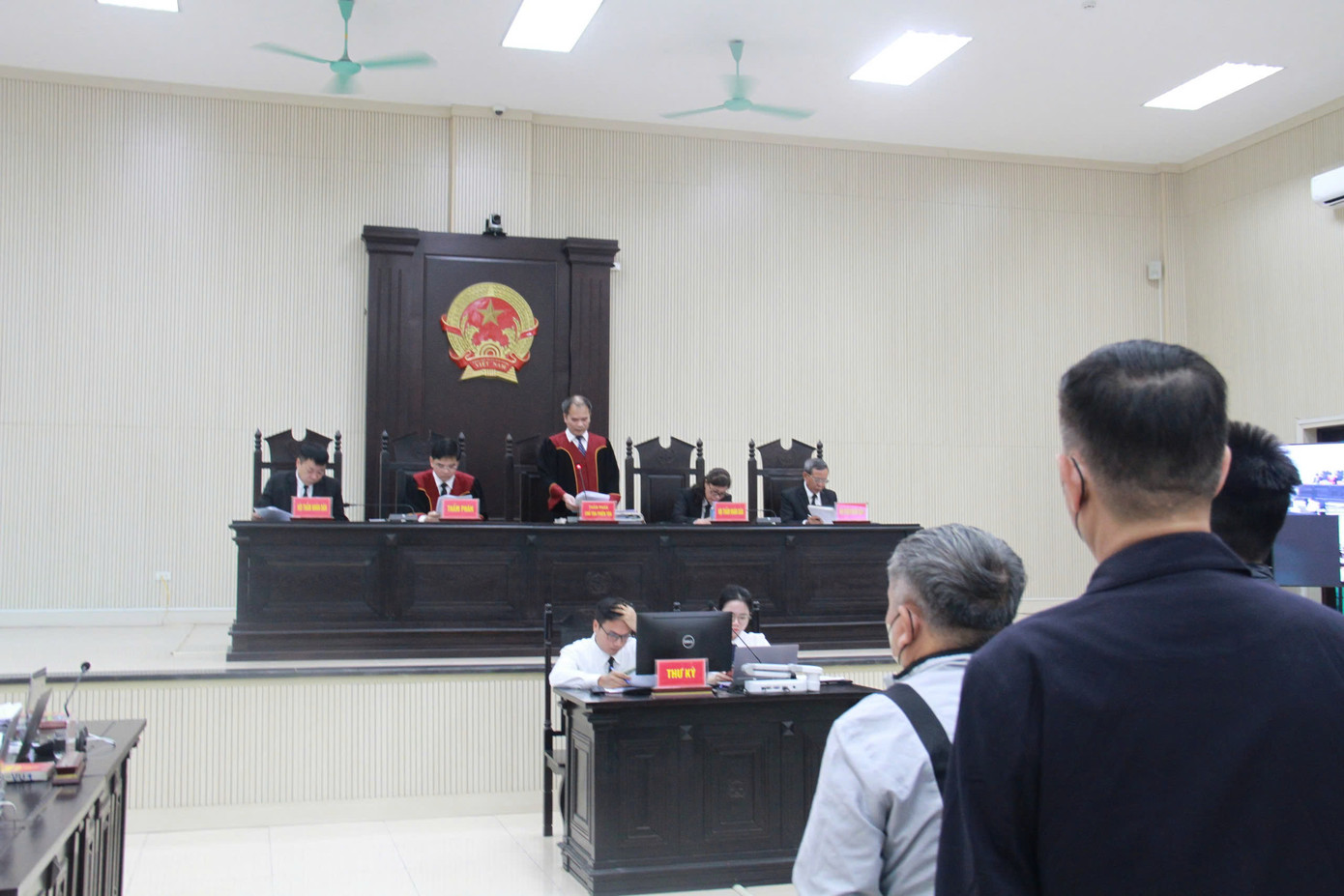 Phiên tòa xét xử vụ án.