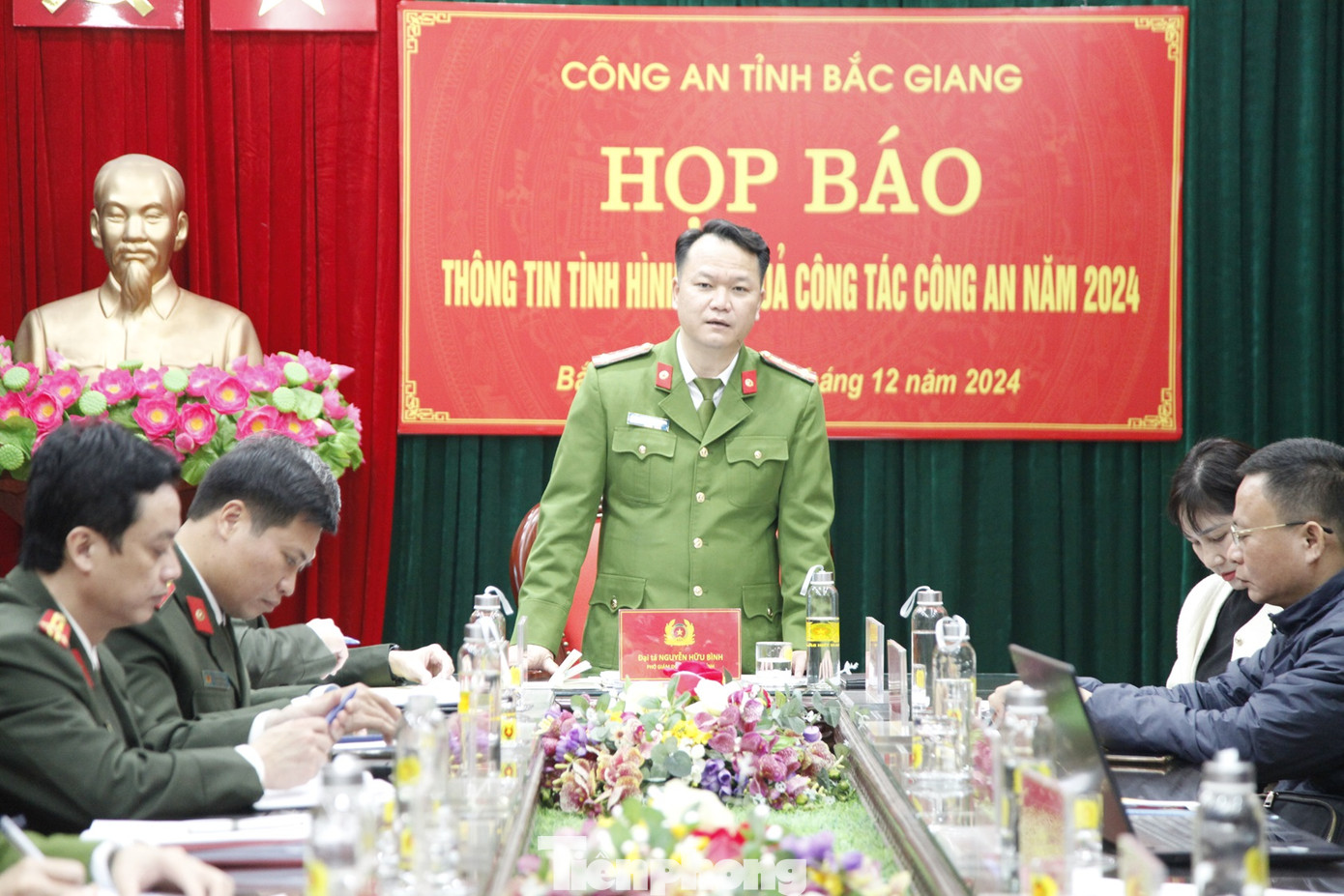 Đại tá Nguyễn Hữu Bình - Phó Giám đốc Công an tỉnh Bắc Giang chủ trì họp báo. Ảnh: Nguyễn Thắng