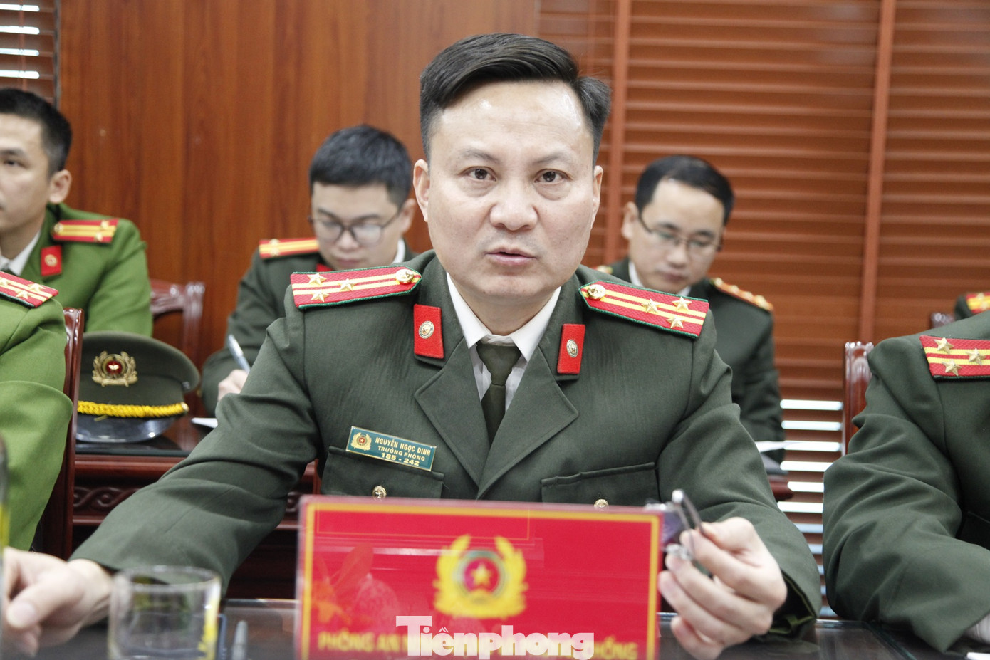 Lãnh đạo Phòng An ninh mạng và Phòng chống tội phạm sử dụng công nghệ cao trả lời báo chí. Ảnh: Nguyễn Thắng