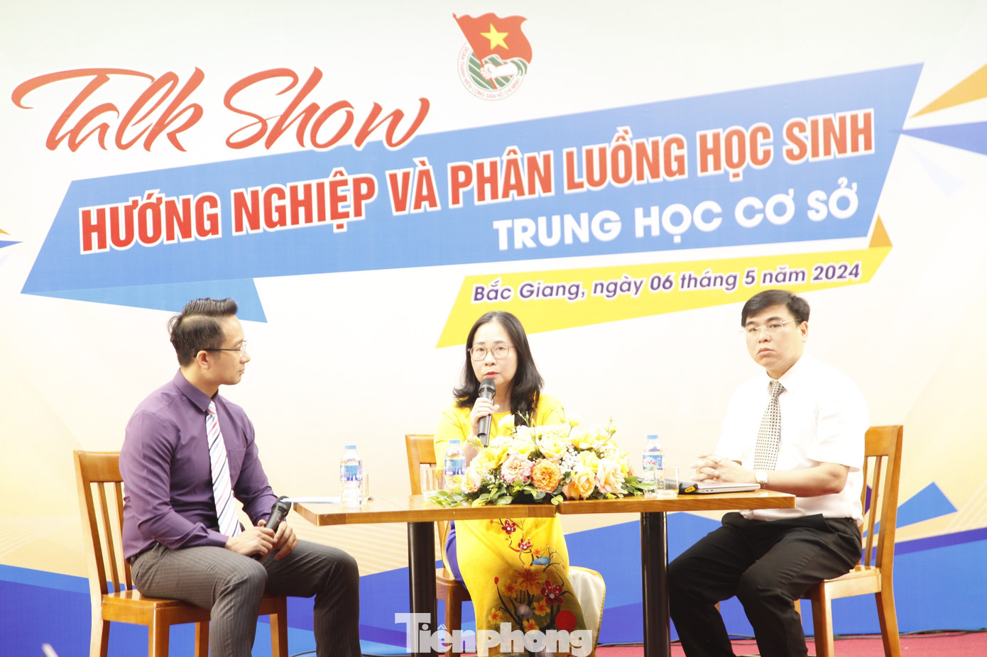 Các đại biểu chia sẻ về định hướng nghề nghiệp với các em học sinh. Ảnh: Nguyễn Thắng Các đại biểu chia sẻ về định hướng nghề nghiệp với các em học sinh. Ảnh: Nguyễn Thắng
