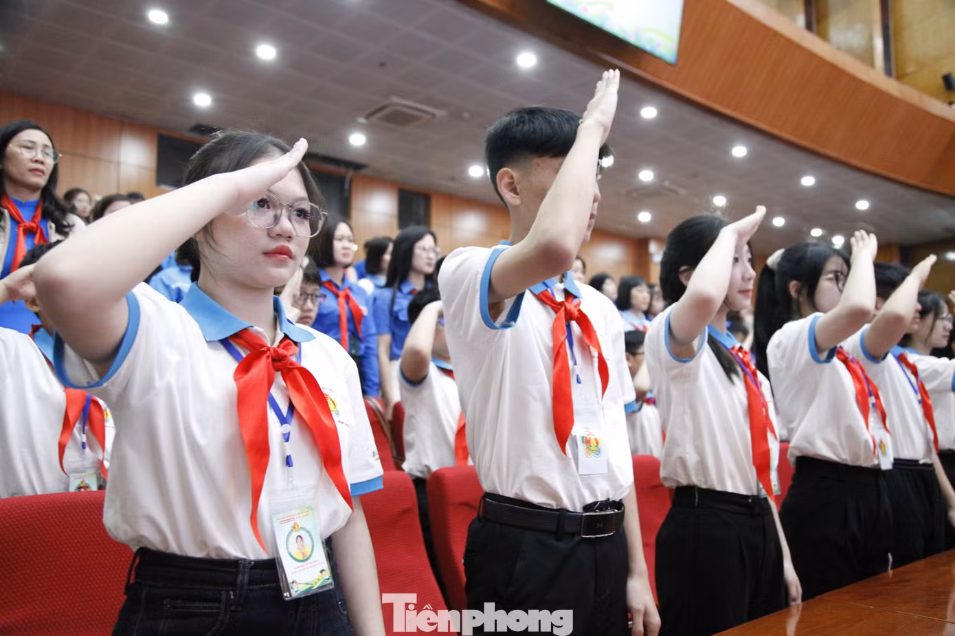 Các bạn thiếu nhi chào cờ tại đại hội. Ảnh: Nguyễn Thắng Các bạn thiếu nhi chào cờ tại đại hội. Ảnh: Nguyễn Thắng