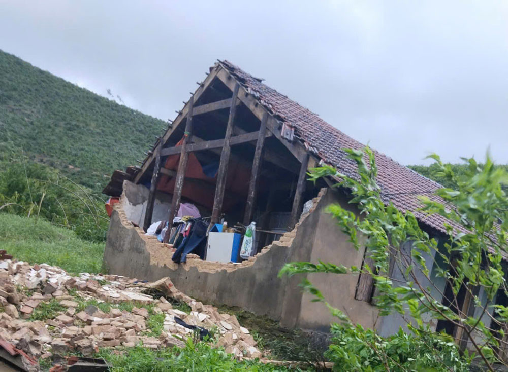 Bão số 3 làm tốc mái, đổ tường nhà dân ở Bắc Giang.