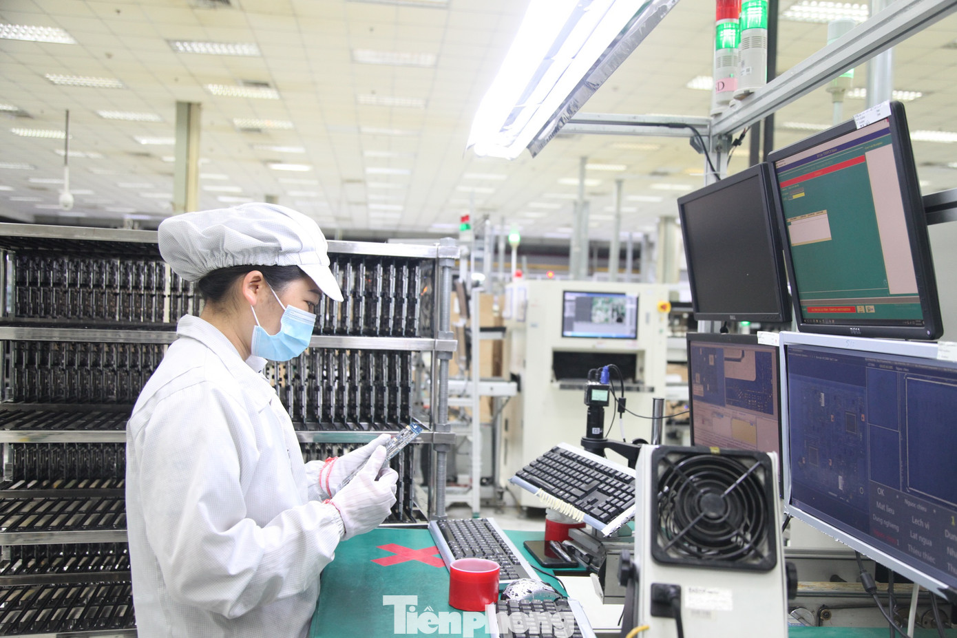 Nhiều doanh nghiệp lắp trạm quan trắc tự động.