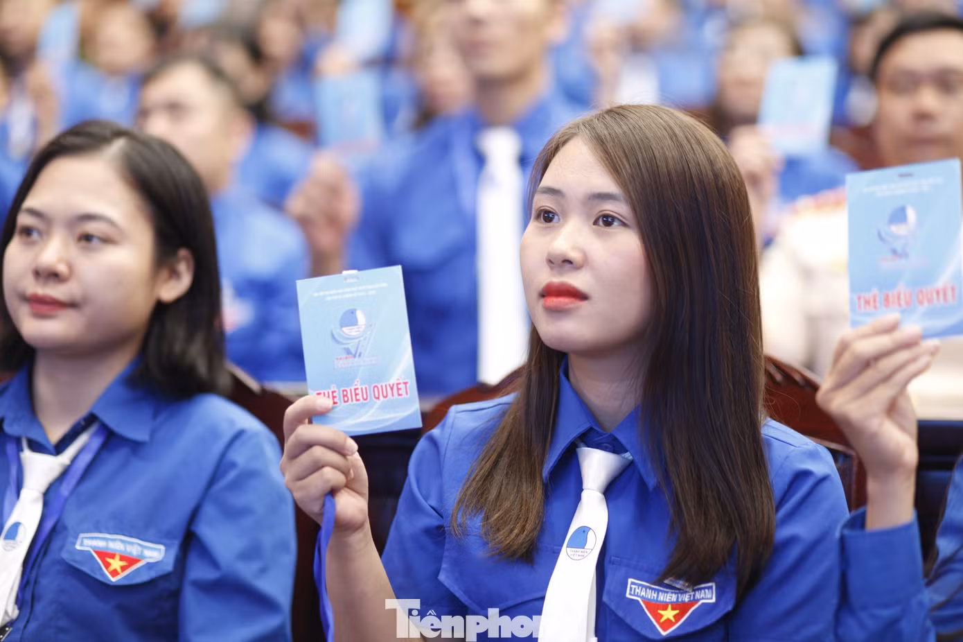 Đại biểu biểu quyết hiệp thương cử Chủ tịch Hội LHTN tỉnh Bắc Ninh khóa VI. Ảnh: Nguyễn Thắng