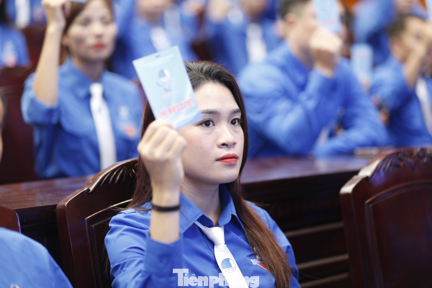 Đại biểu quyết tại đại hội. Ảnh: Nguyễn Thắng Đại biểu quyết tại đại hội. Ảnh: Nguyễn Thắng