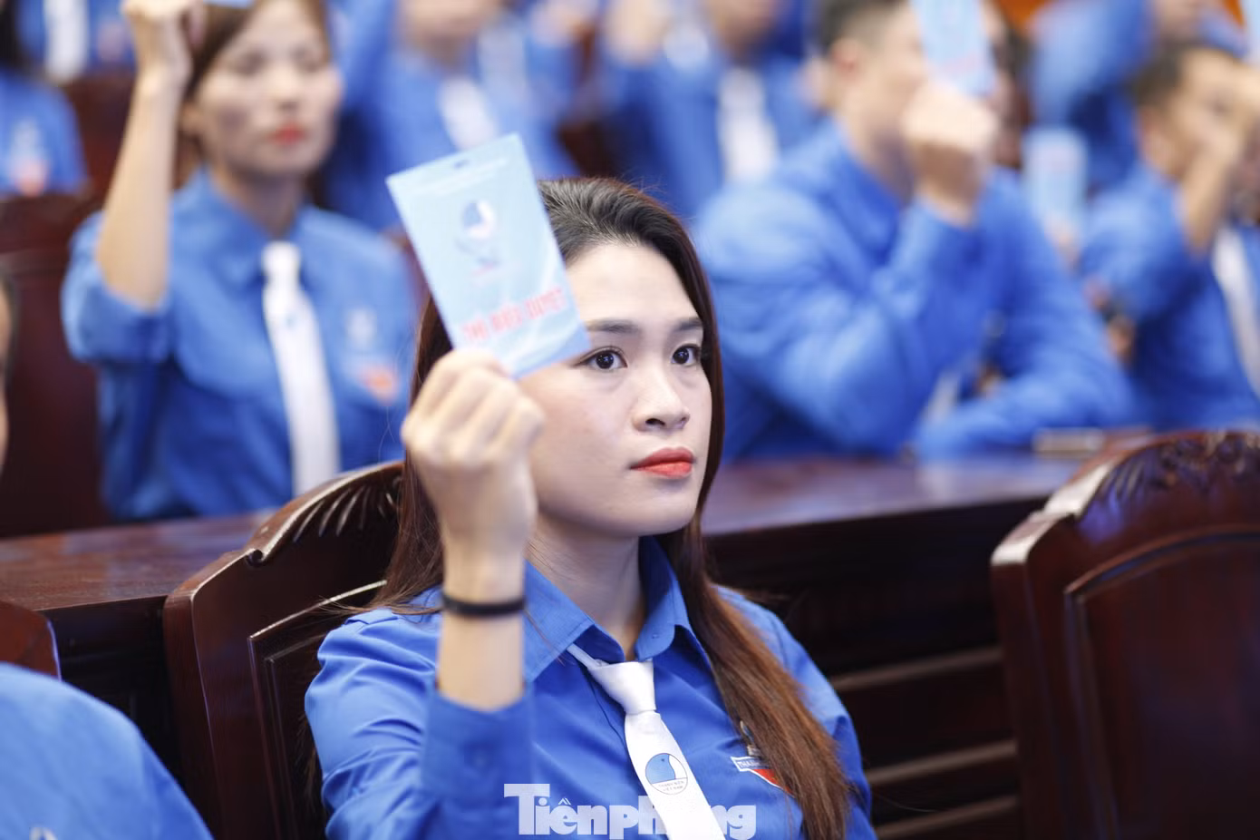 Đại biểu quyết tại đại hội. Ảnh: Nguyễn Thắng