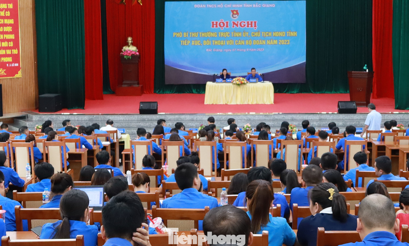 Toàn cảnh buổi đối thoại. Toàn cảnh buổi đối thoại.