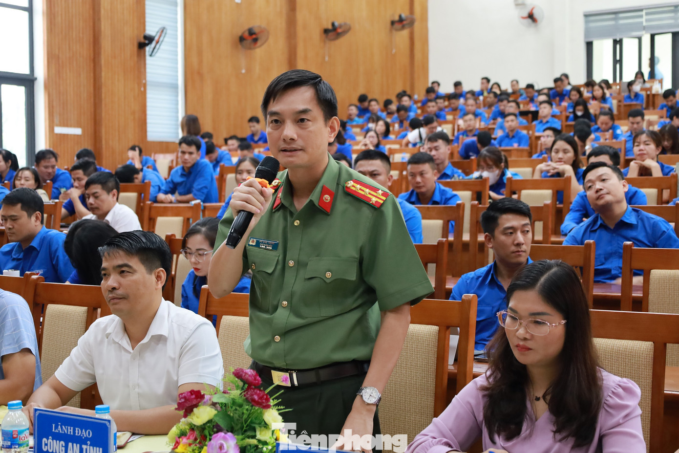Lãnh đạo Công an tỉnh Bắc Giang trả lời câu hỏi của cán bộ Đoàn tại hội nghị. Lãnh đạo Công an tỉnh Bắc Giang trả lời câu hỏi của cán bộ Đoàn tại hội nghị.