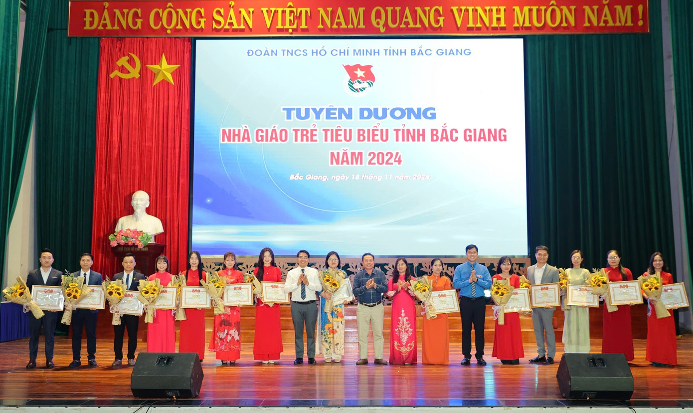 Bắc Giang tuyên dương 14 nhà giáo trẻ tiêu biểu.