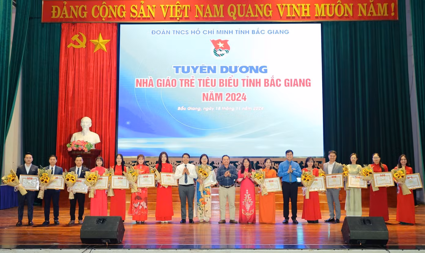 Bắc Giang tuyên dương 14 nhà giáo trẻ tiêu biểu.