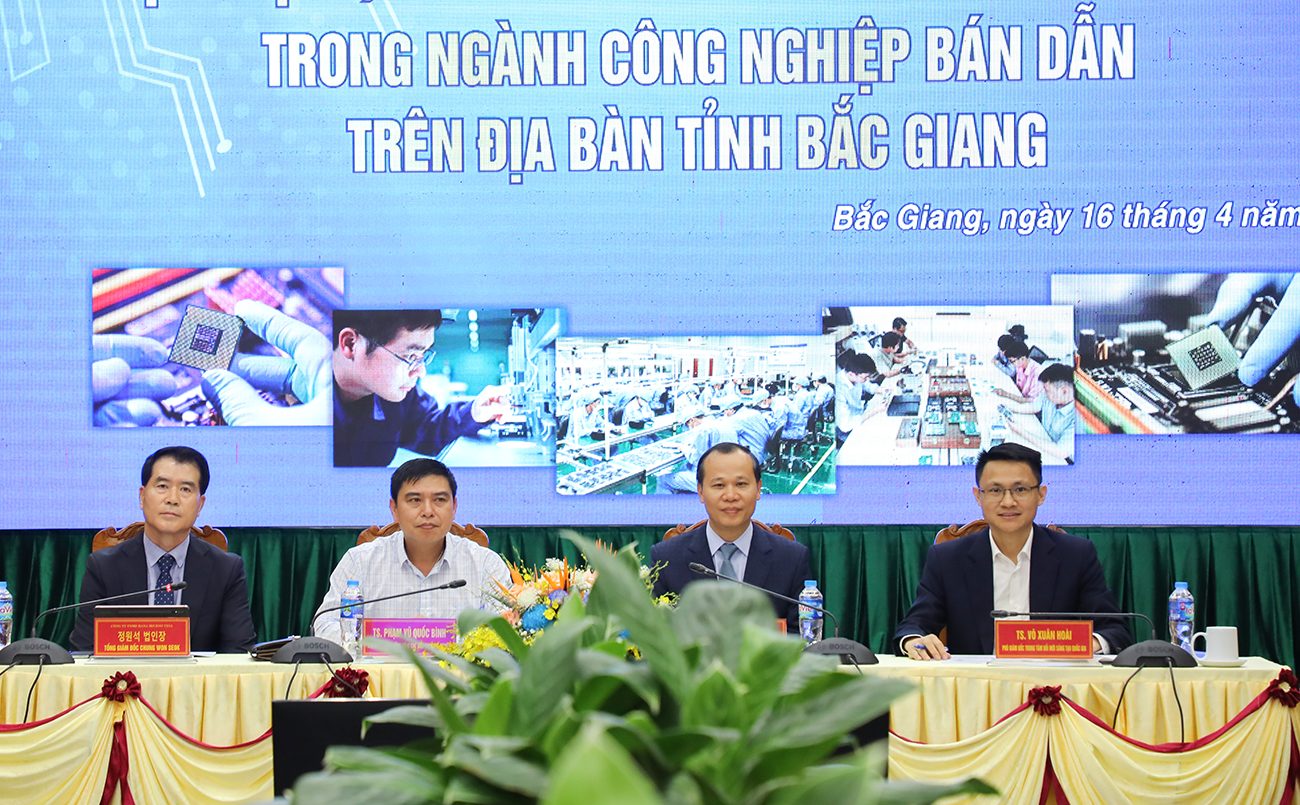 Hội thảo thu hút nhiều chuyên gia, trường đại học và doanh nghiệp sản xuất bán dẫn tham gia.