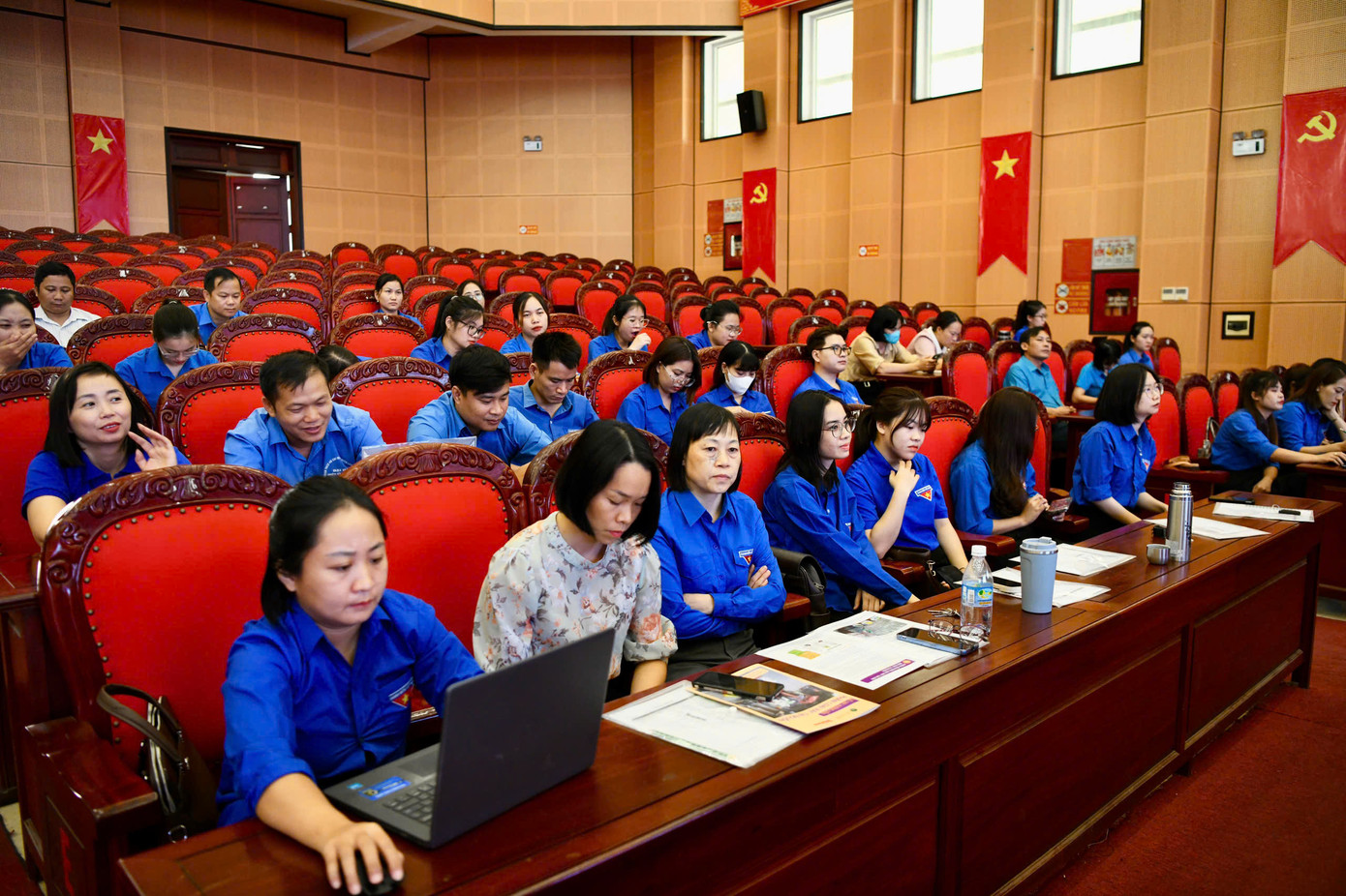 Đoàn viên, thanh niên dự hội nghị phân loại rác tại nguồn do báo Tiền Phong và Tỉnh Đoàn Bắc Giang tổ chức tại huyện Lạng Giang.