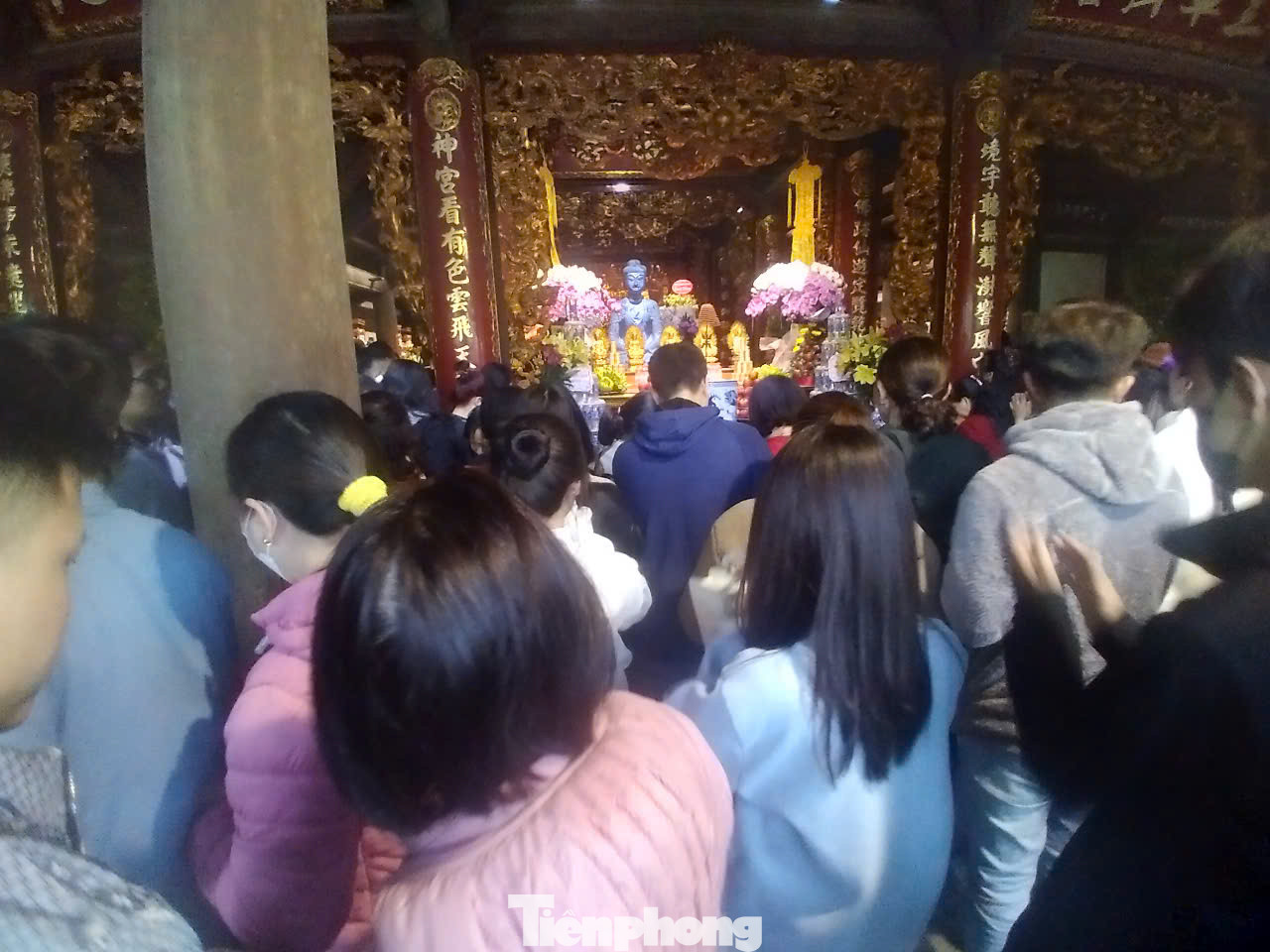 Chính điện của chùa Phật Tích là nơi tôn trí pho tượng Phật A Di Đà không còn khoảng trống. Ảnh: Nguyễn Thắng.