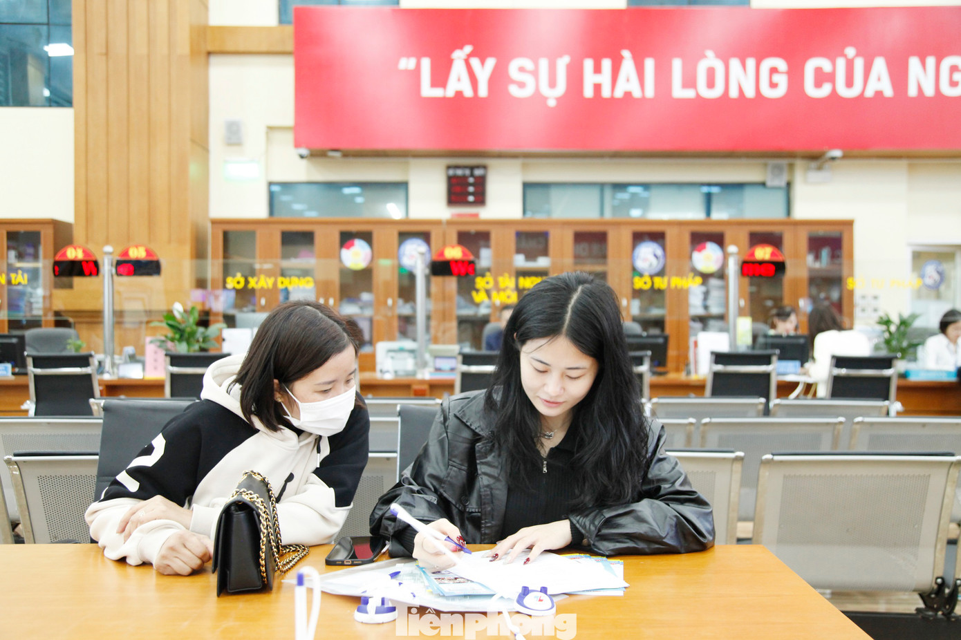 Bắc Giang dự kiến chính sách riêng hỗ trợ cán bộ, công chức, viên chức nghỉ hưu trước tuổi. Ảnh: Nguyễn Thắng Bắc Giang dự kiến chính sách riêng hỗ trợ cán bộ, công chức, viên chức nghỉ hưu trước tuổi. Ảnh: Nguyễn Thắng