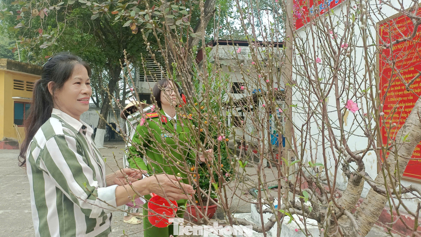 Phạm nhân ở Trại tạm giam Công an tỉnh Bắc Giang vui vẻ đón Tết. Phạm nhân ở Trại tạm giam Công an tỉnh Bắc Giang vui vẻ đón Tết.