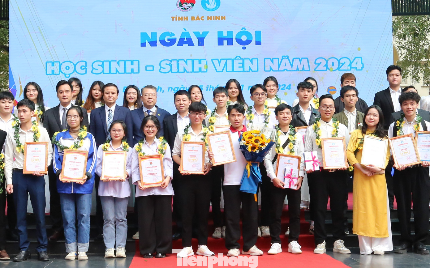 Ngày hội học sinh và sinh viên tỉnh Bắc Ninh thu hút đông đảo bạn trẻ tham dự. Ngày hội học sinh và sinh viên tỉnh Bắc Ninh thu hút đông đảo bạn trẻ tham dự.