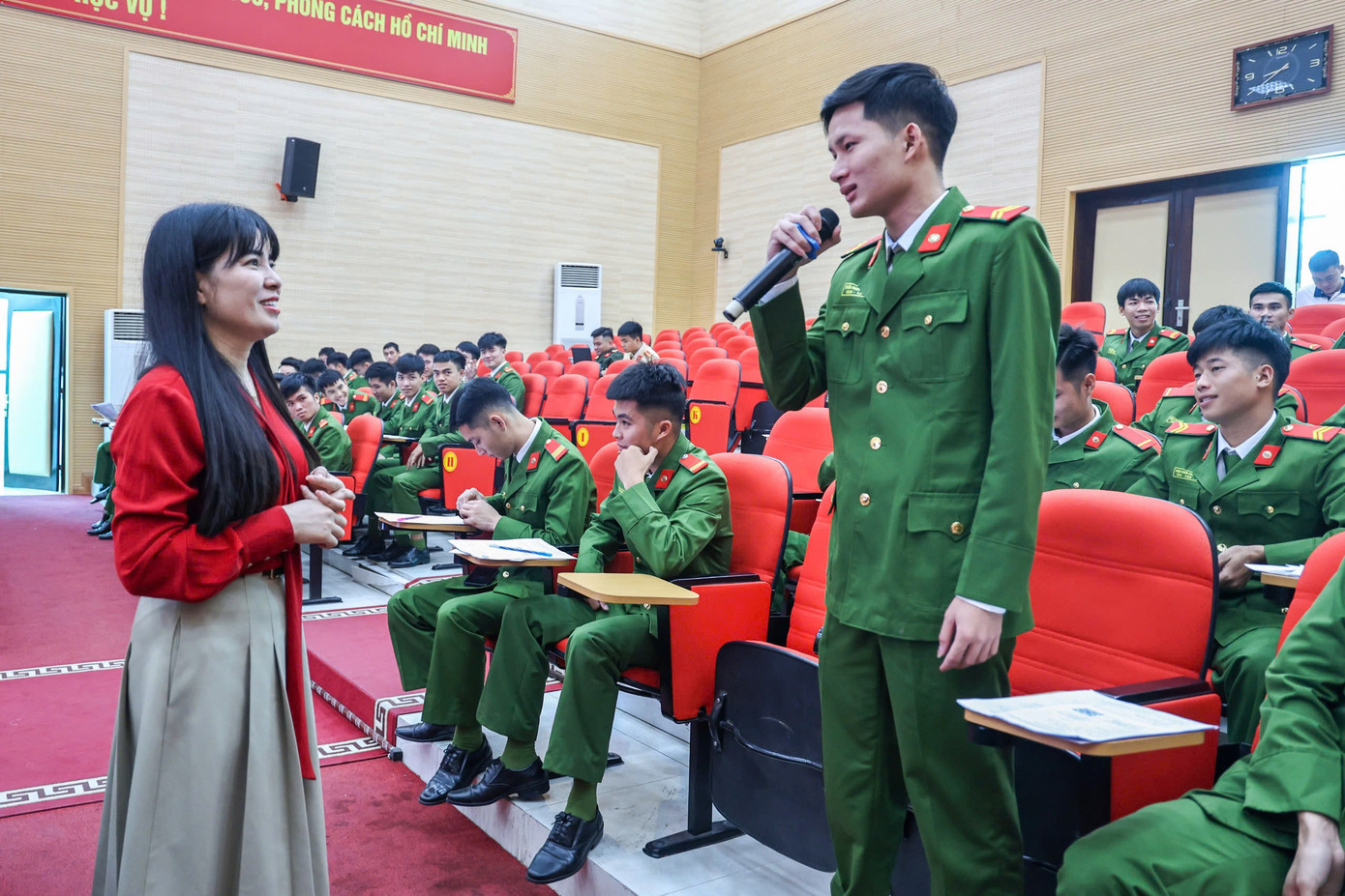 Công an tỉnh Bắc Giang tổ chức tư vấn nghề nghiệp cho chiến sĩ công an nghĩa vụ. Công an tỉnh Bắc Giang tổ chức tư vấn nghề nghiệp cho chiến sĩ công an nghĩa vụ.